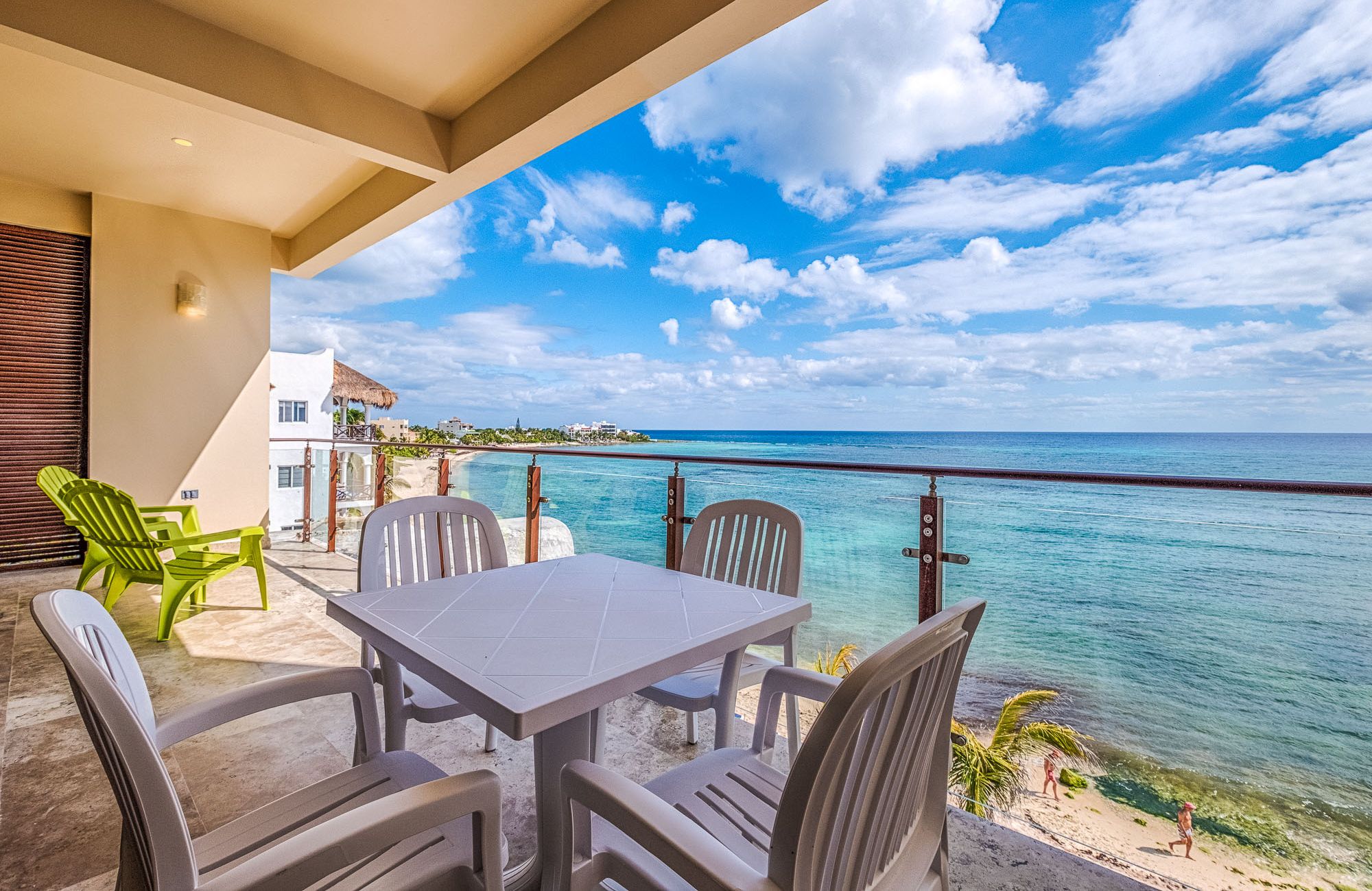 Modern condo with amenities, Tesla charger and dron for passengers