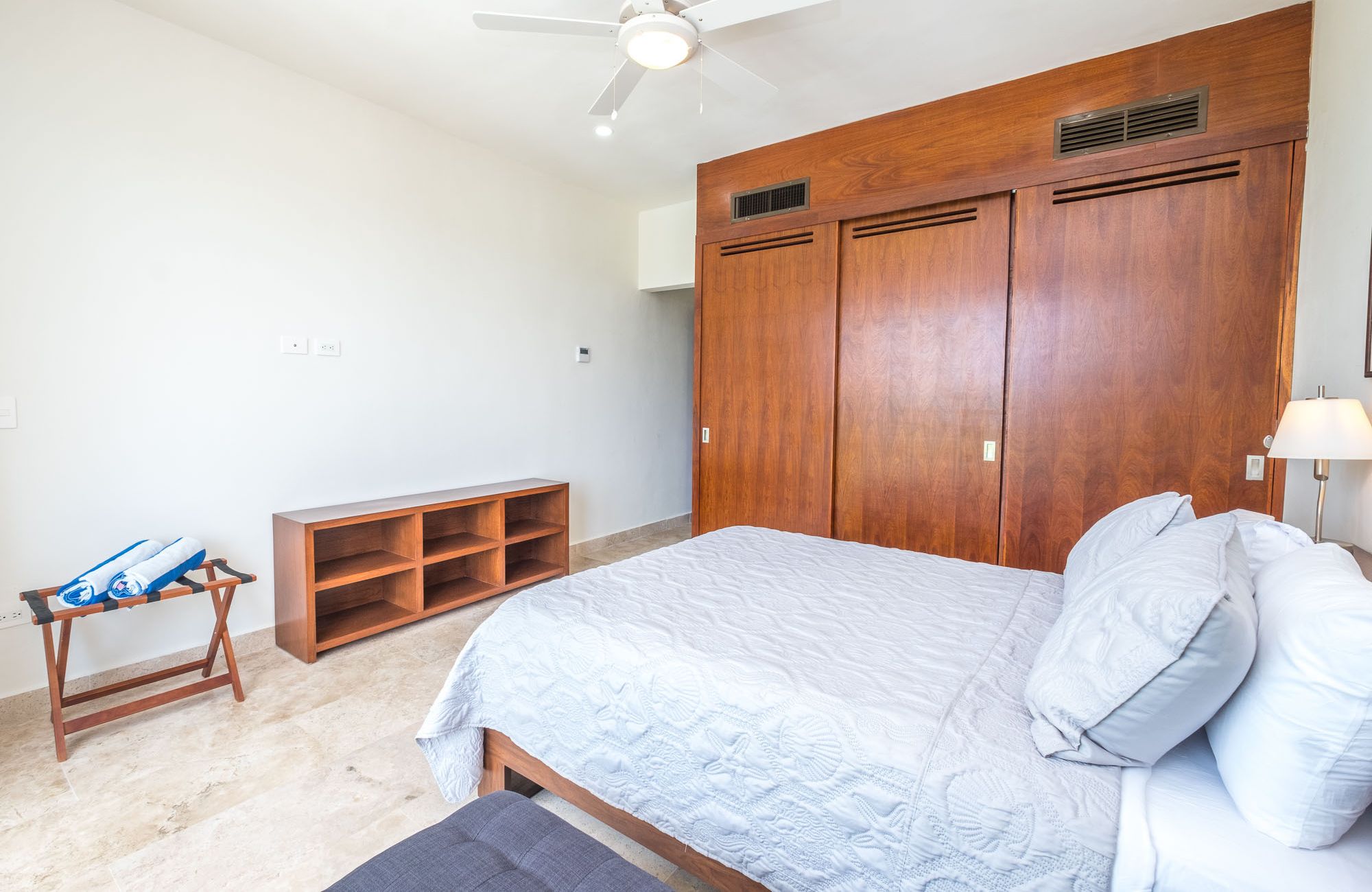 Modern condo with amenities, Tesla charger and dron for passengers