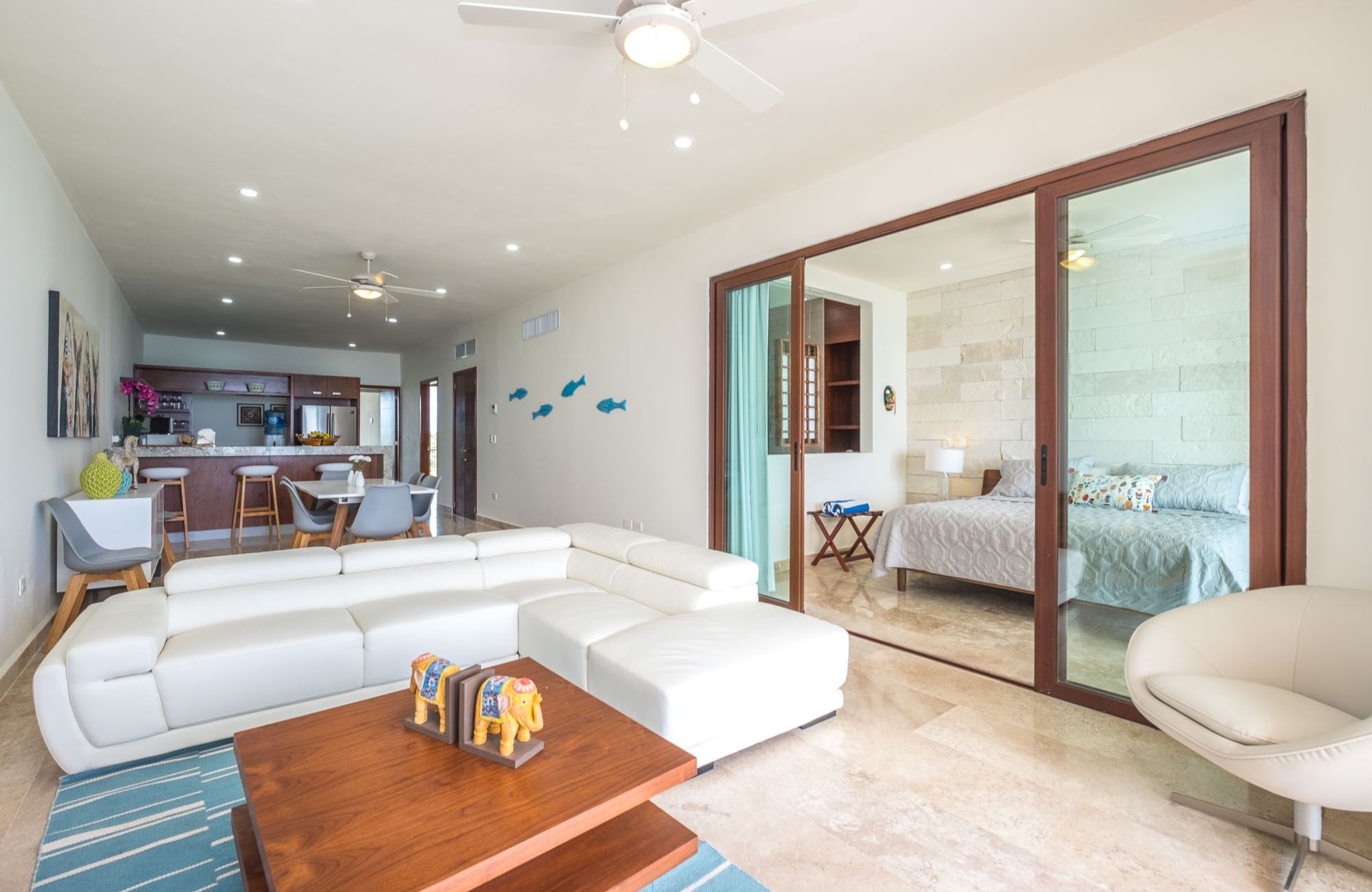 Modern condo with amenities, Tesla charger and dron for passengers