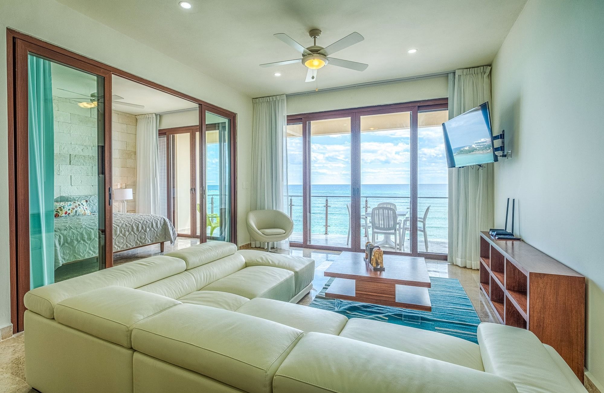 Modern condo with amenities, Tesla charger and dron for passengers