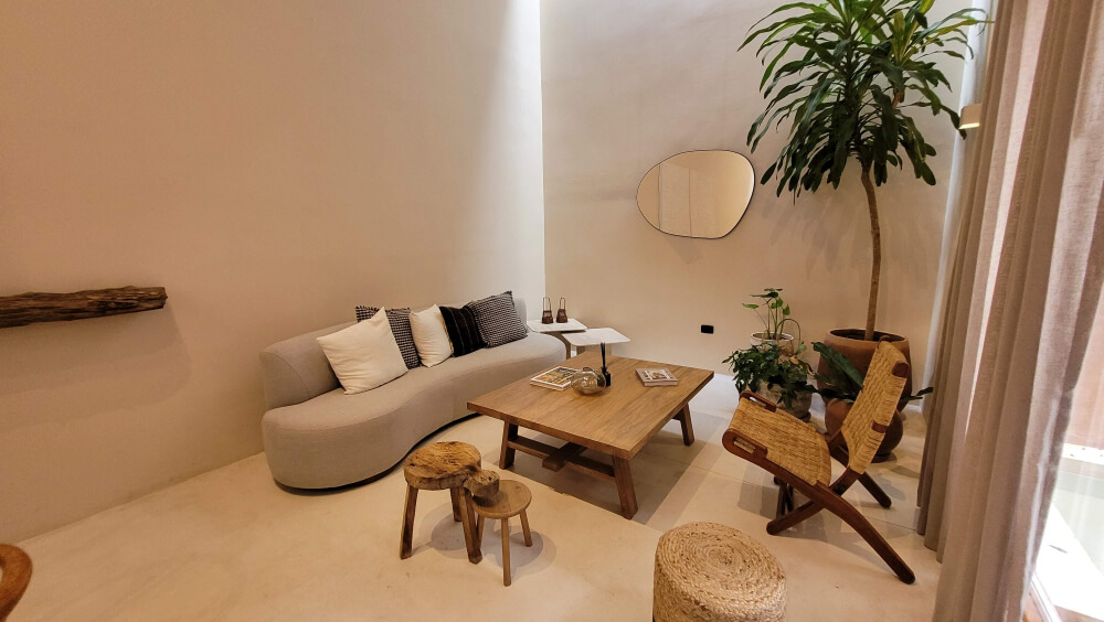 Two-Story House with Garden and Pool for Sale in Temoz&oacute;n Norte, M&eacute;rida