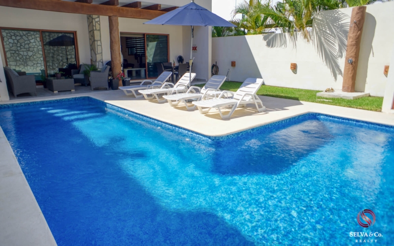 House with pool and garden near the beach, for sale, El Cielo, Playa del Carmen.
