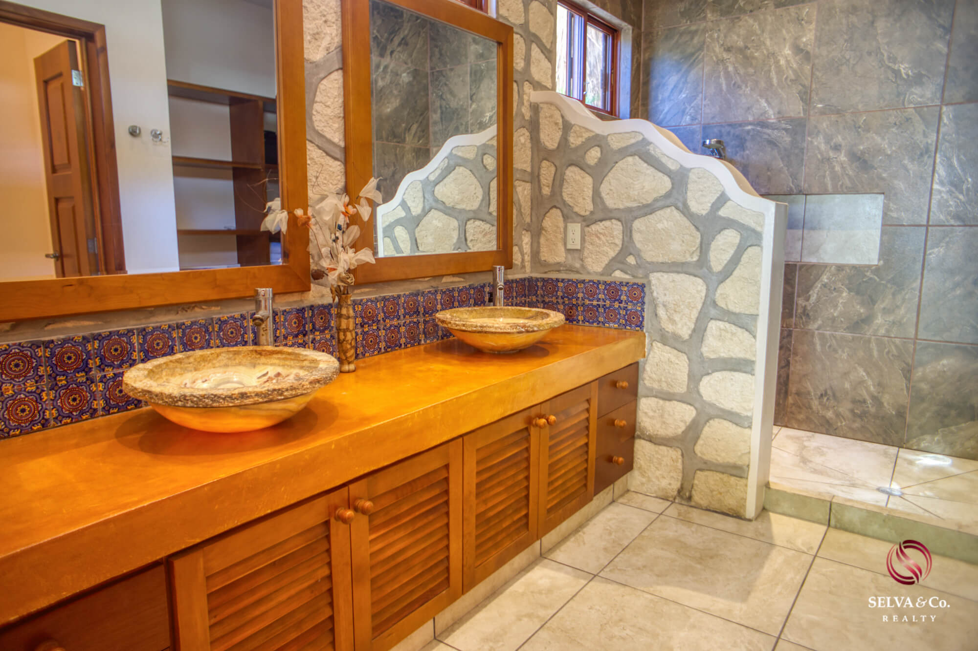 House with garden, terrace and clubhouse with amenities, for sale, Mayakoba, Playa del Carmen.