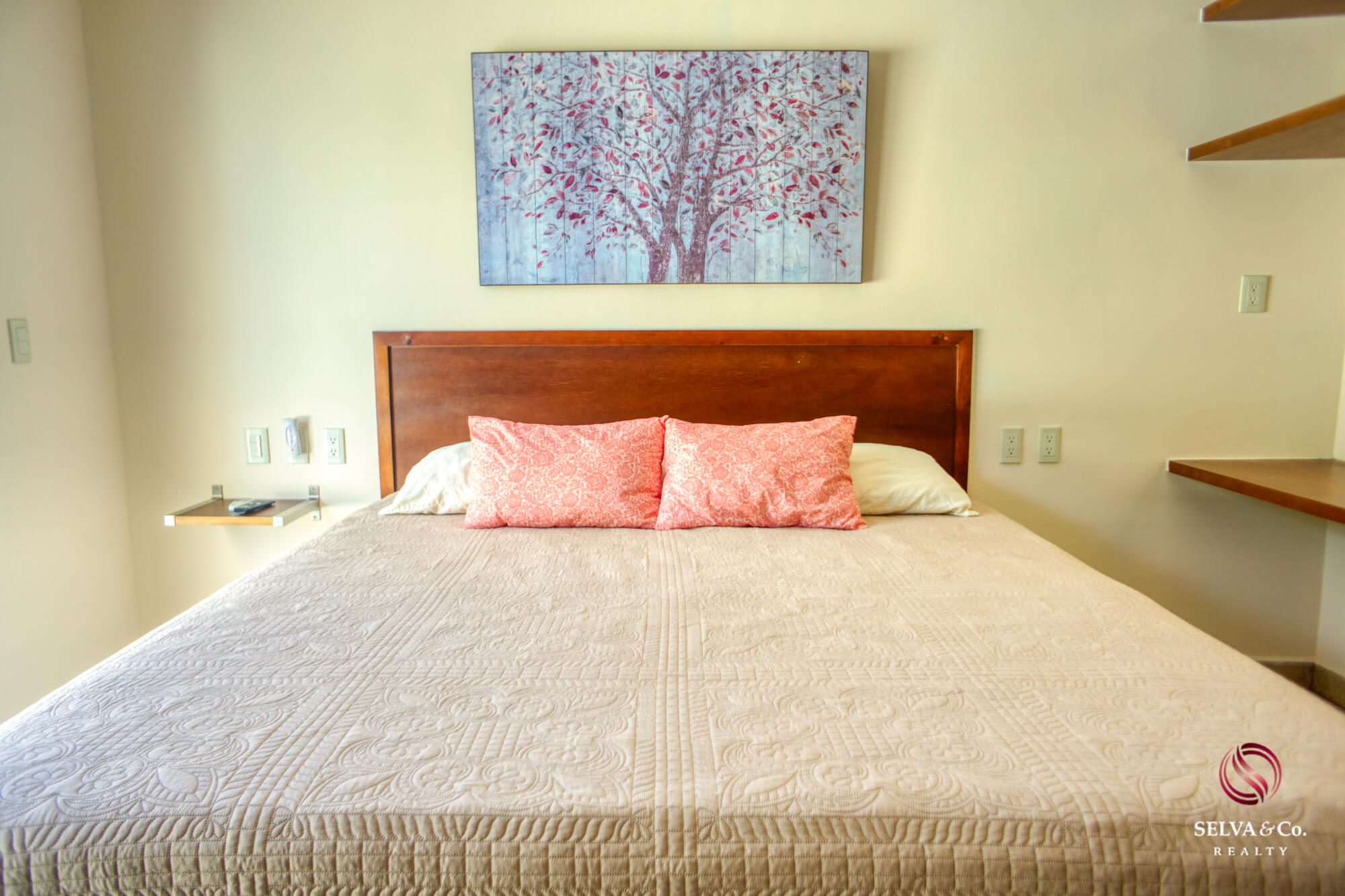 House with garden, terrace and clubhouse with amenities, for sale, Mayakoba, Playa del Carmen.