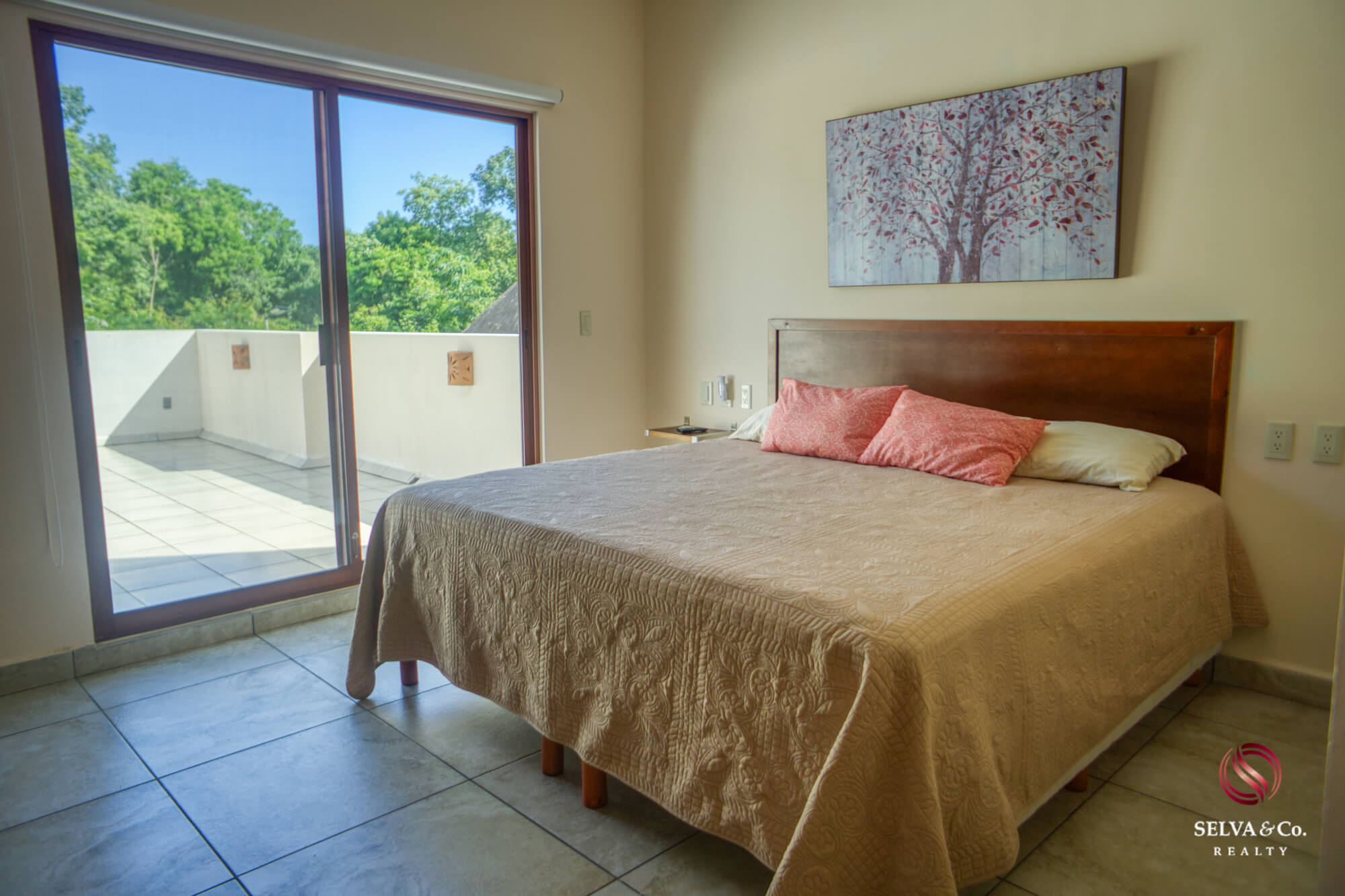 House with garden, terrace and clubhouse with amenities, for sale, Mayakoba, Playa del Carmen.