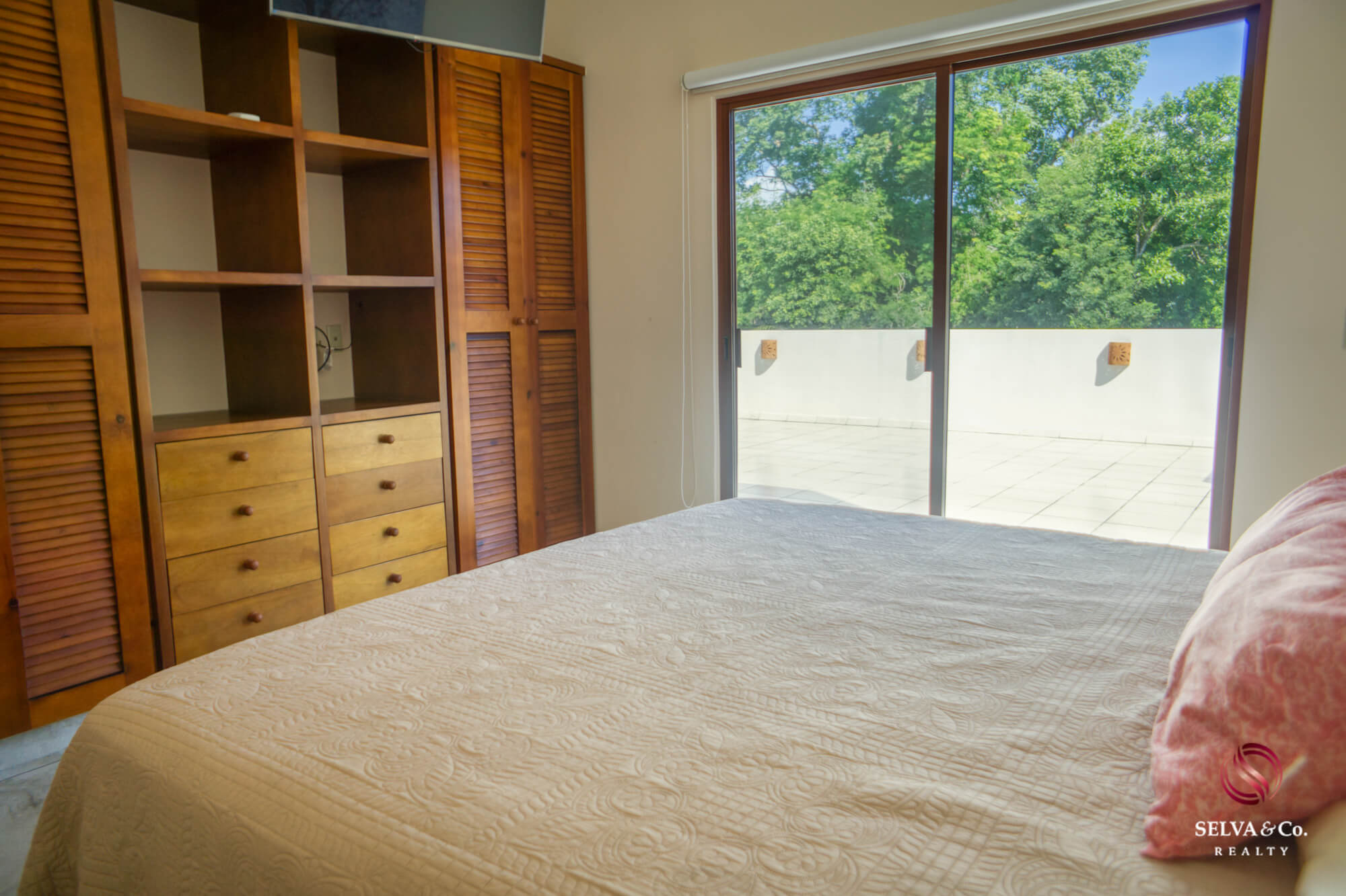 House with garden, terrace and clubhouse with amenities, for sale, Mayakoba, Playa del Carmen.