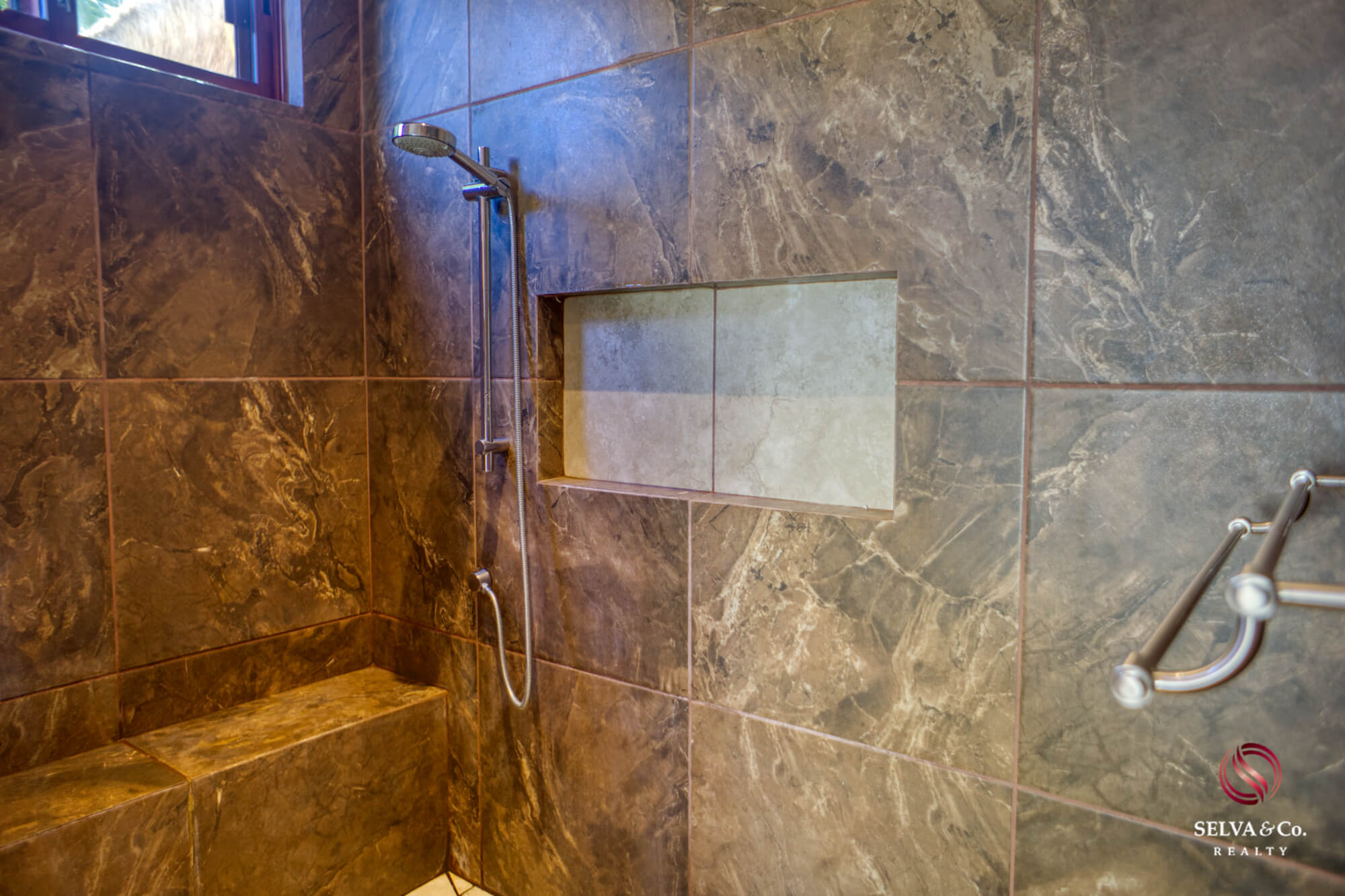 House with garden, terrace and clubhouse with amenities, for sale, Mayakoba, Playa del Carmen.