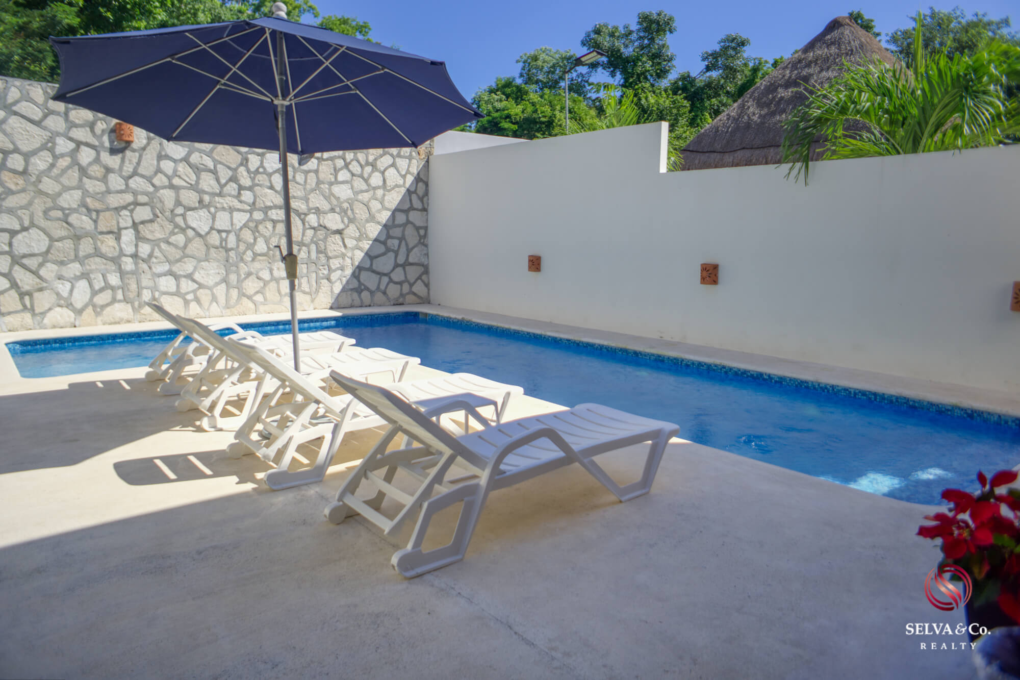 House with garden, terrace and clubhouse with amenities, for sale, Mayakoba, Playa del Carmen.
