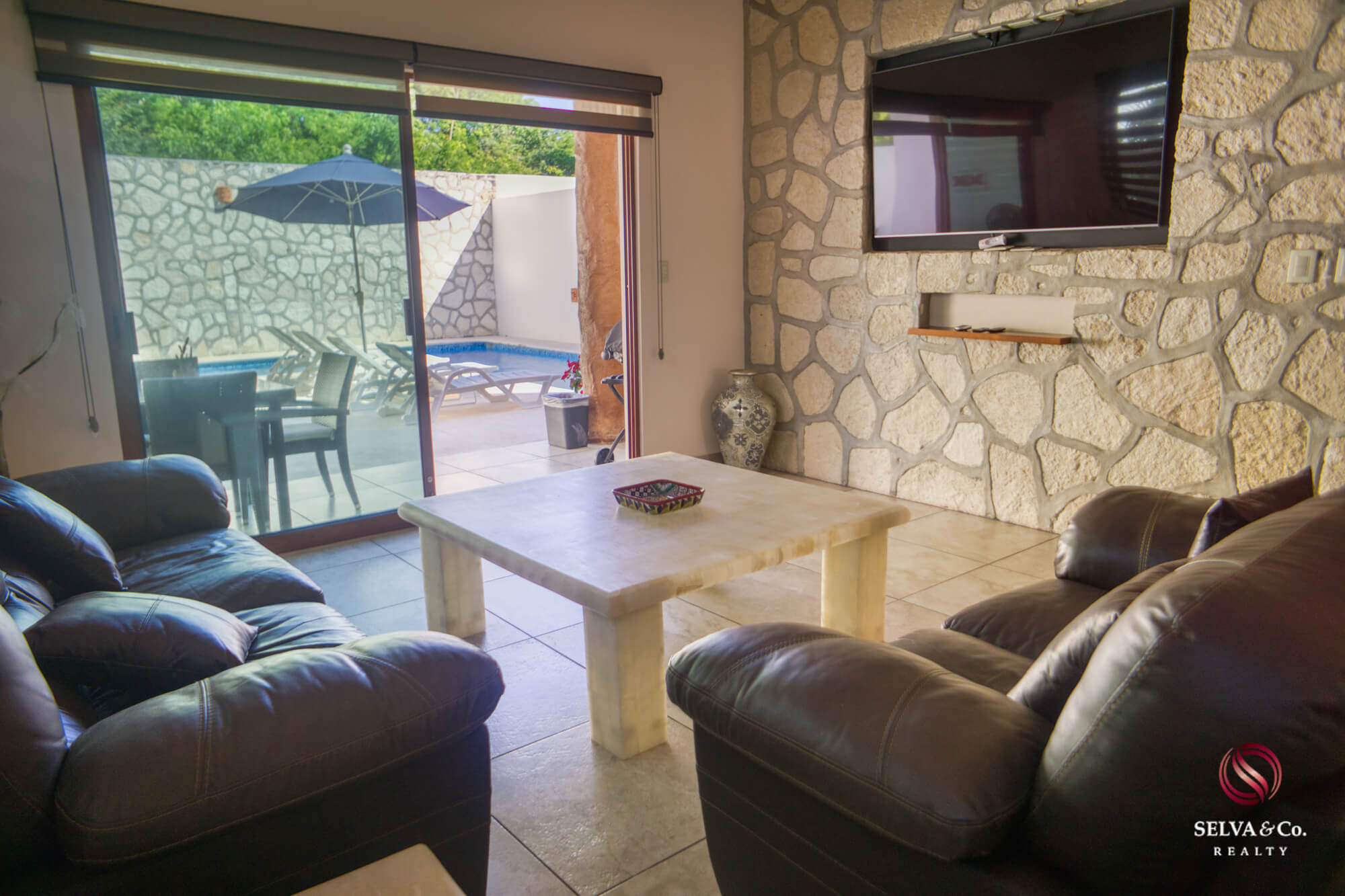 House with garden, terrace and clubhouse with amenities, for sale, Mayakoba, Playa del Carmen.