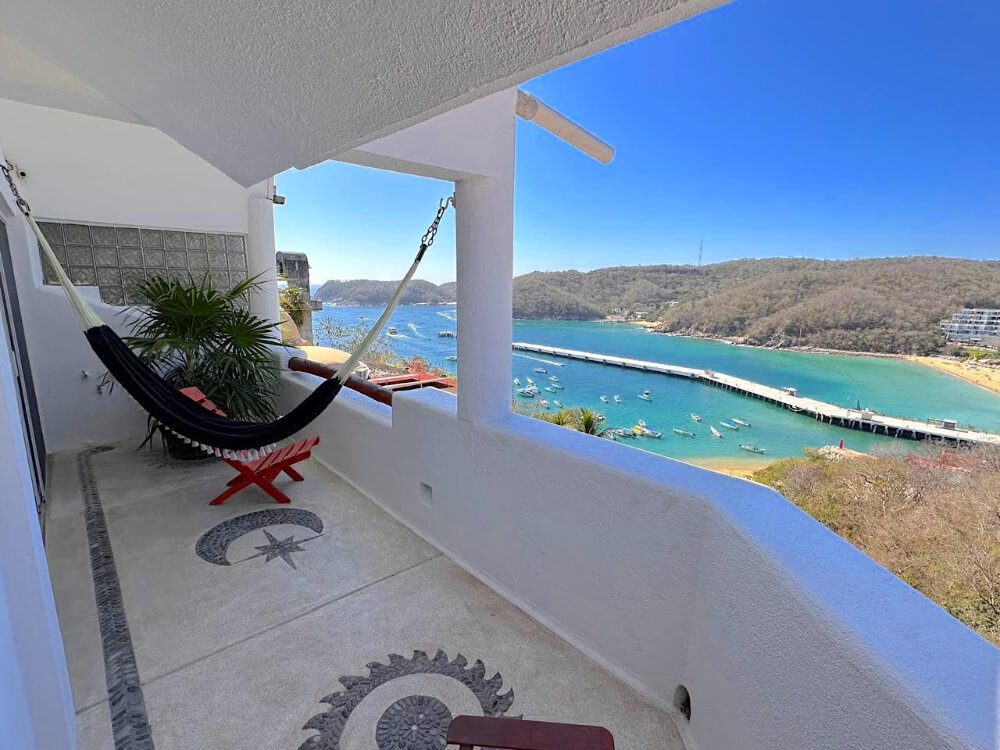 House with private pool, studio, double height, Sector O for sale Huatulco.