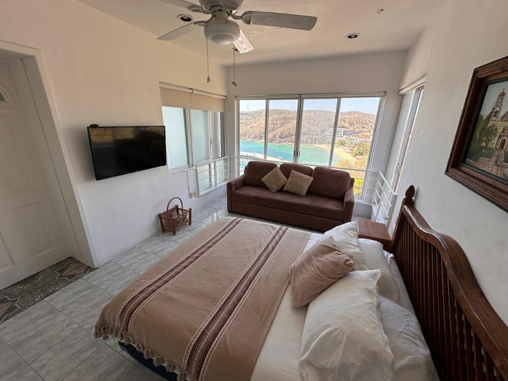 House with private pool, studio, double height, Sector O for sale Huatulco.