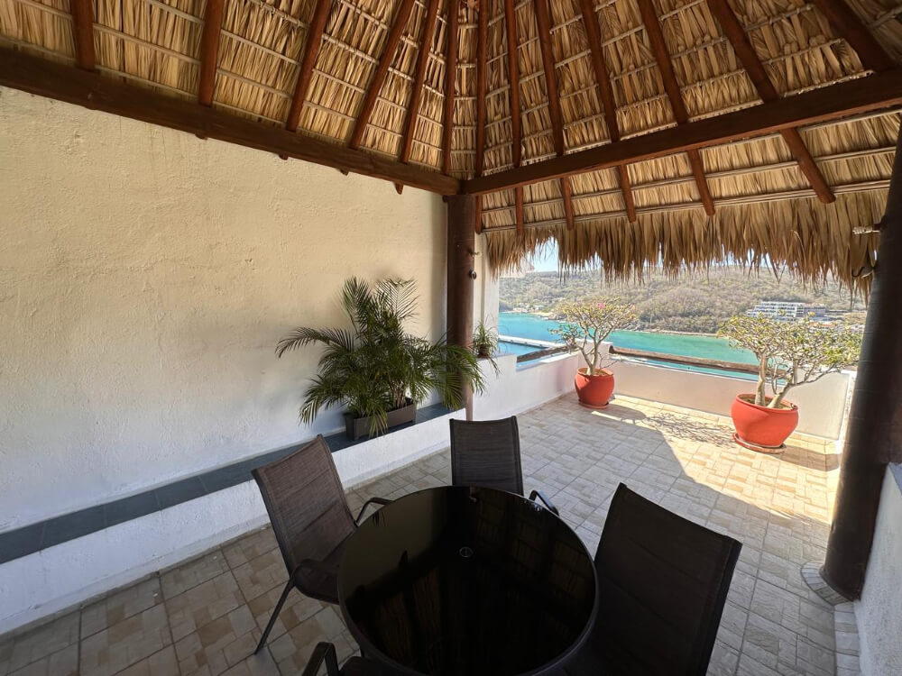 House with private pool, studio, double height, Sector O for sale Huatulco.