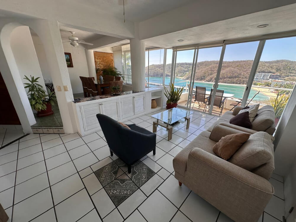 House with private pool, studio, double height, Sector O for sale Huatulco.