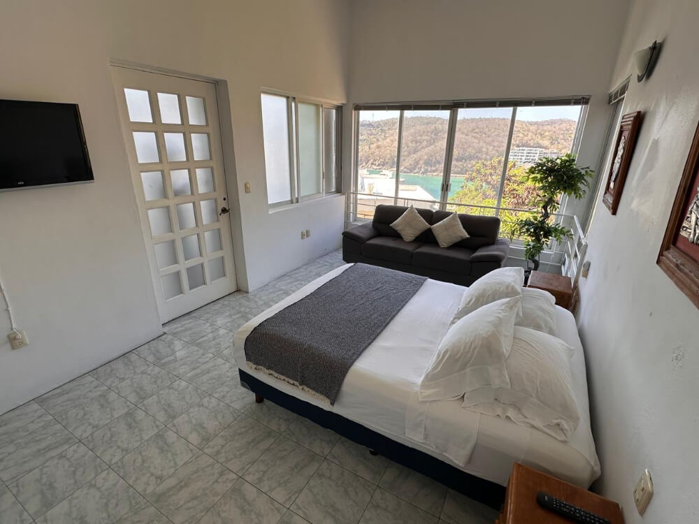 House with private pool, studio, double height, Sector O for sale Huatulco.