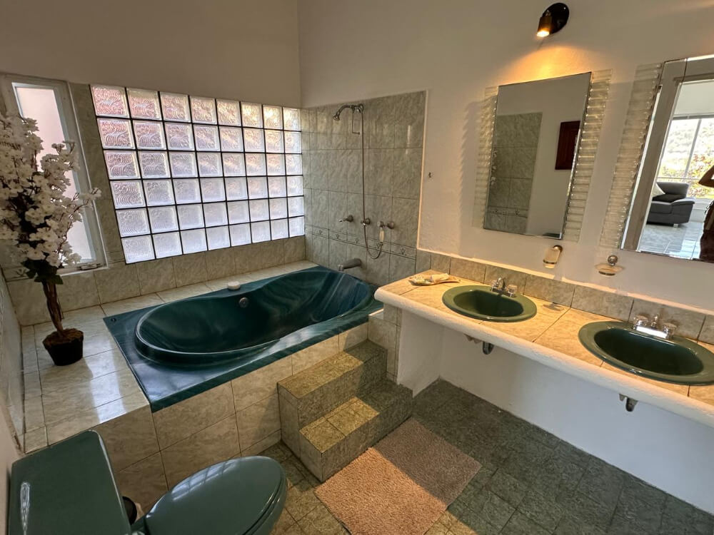 House with private pool, studio, double height, Sector O for sale Huatulco.