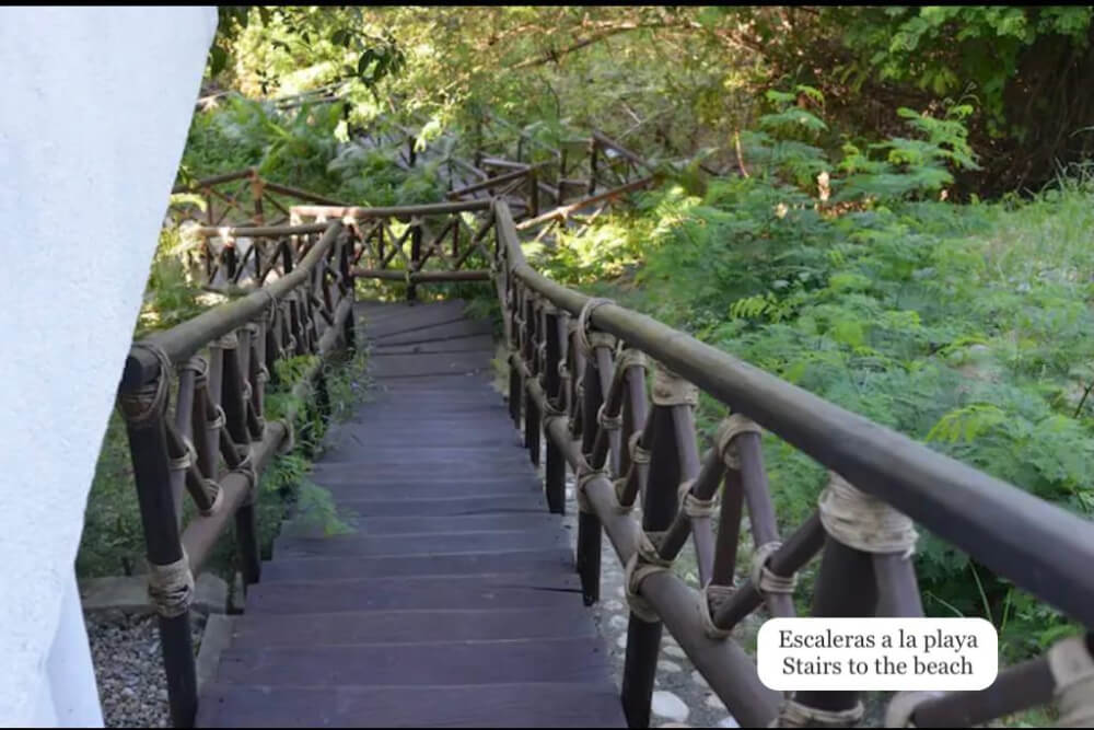 House with private pool, studio, double height, Sector O for sale Huatulco.