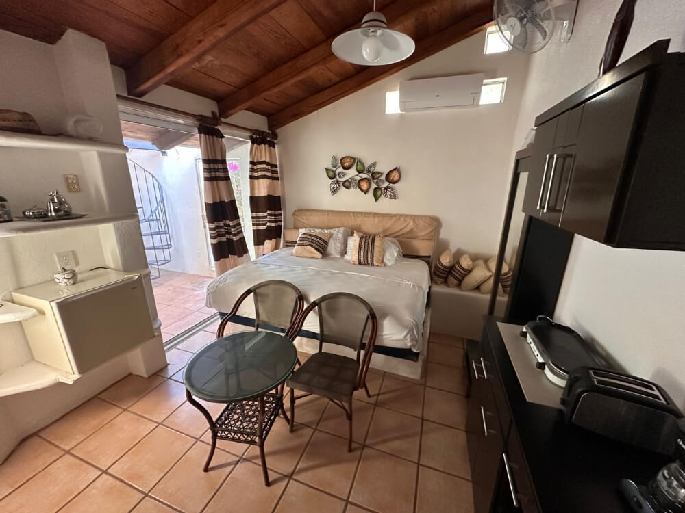 House with private pool, studio, double height, Sector O for sale Huatulco.