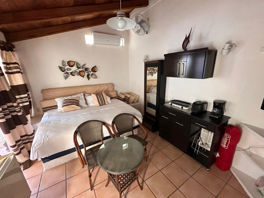 House with private pool, studio, double height, Sector O for sale Huatulco.