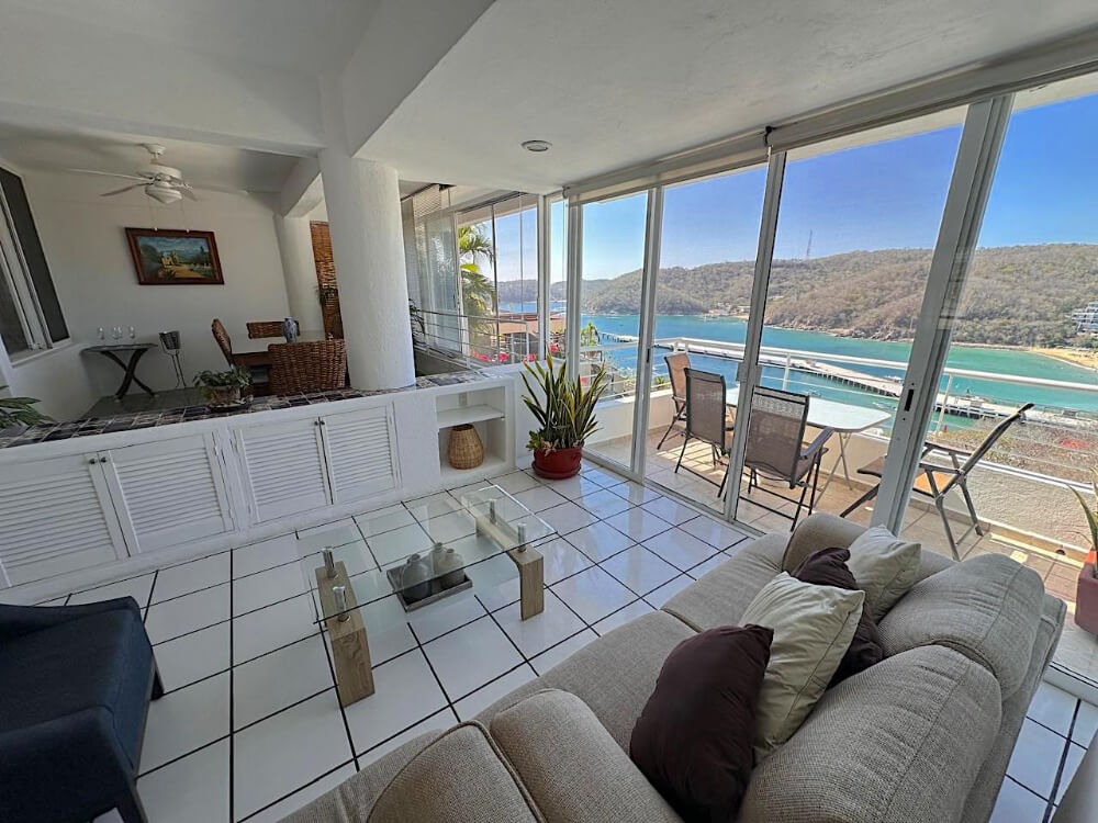 House with private pool, studio, double height, Sector O for sale Huatulco.