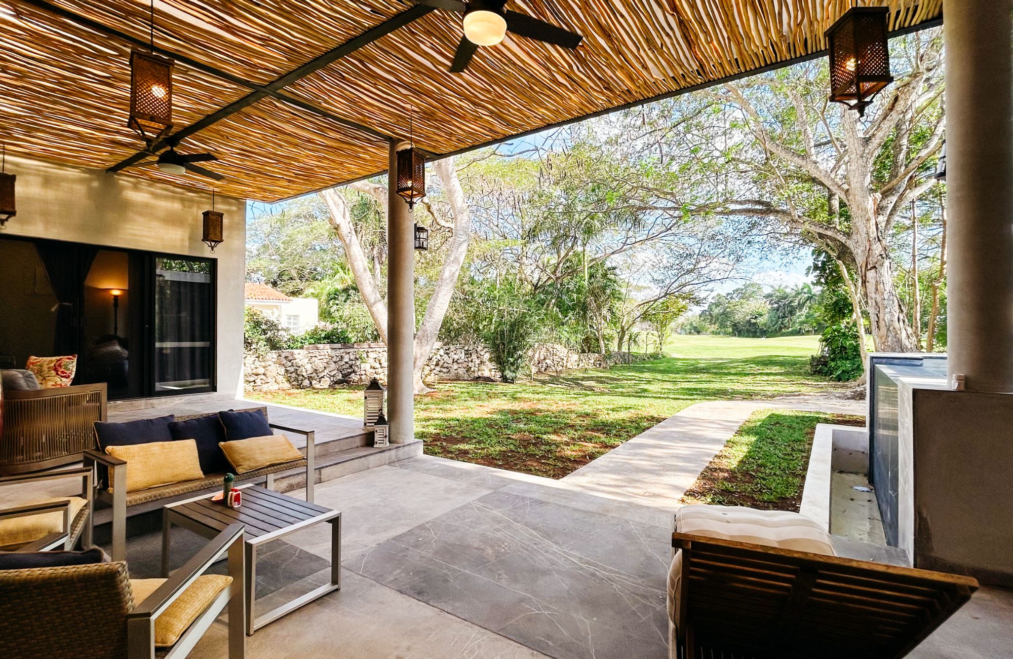 House with Private Pool and Lobby, for Sale, Yucatan Country Club, M&eacute;rida