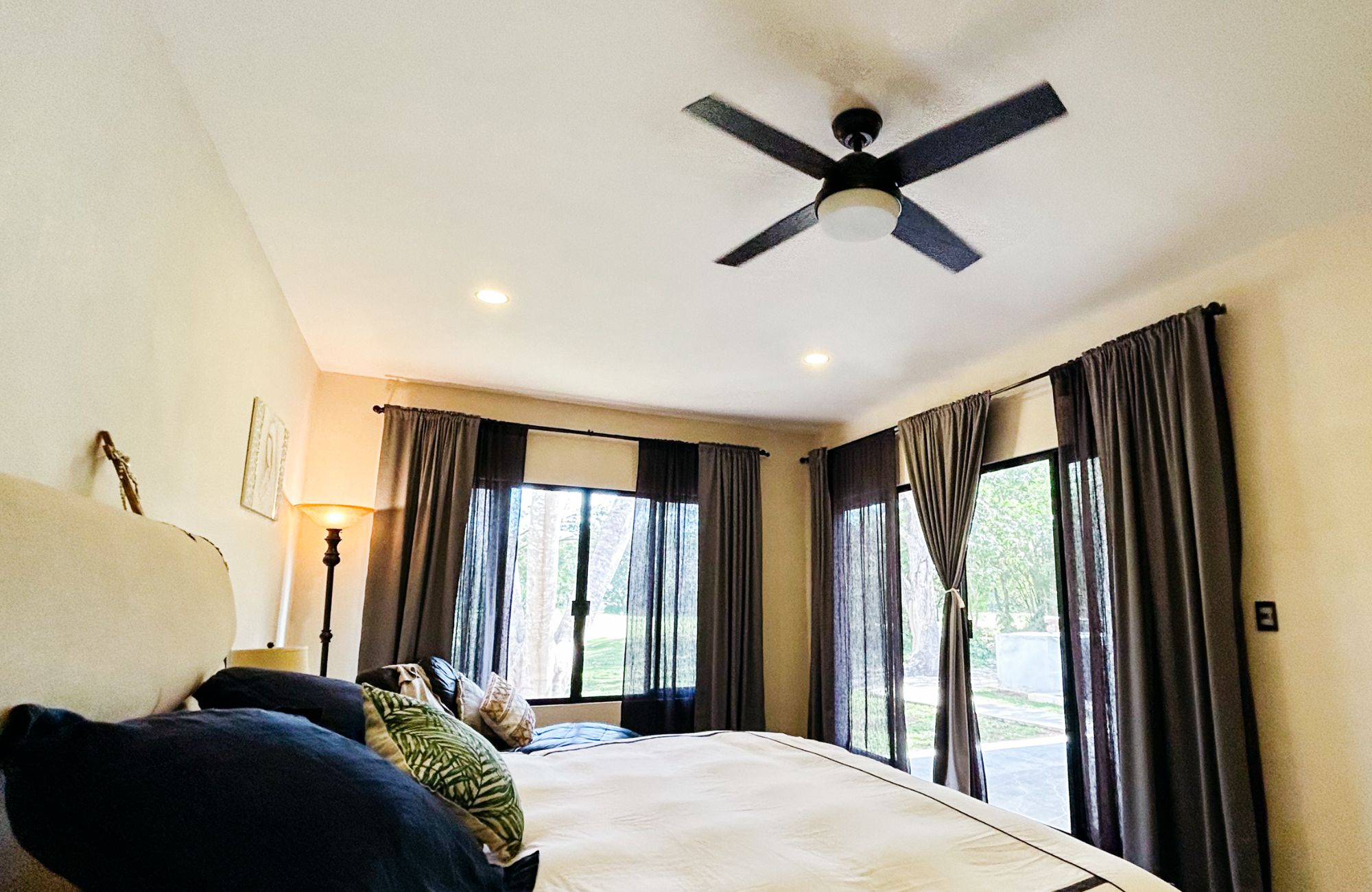 House with Private Pool and Lobby, for Sale, Yucatan Country Club, M&eacute;rida