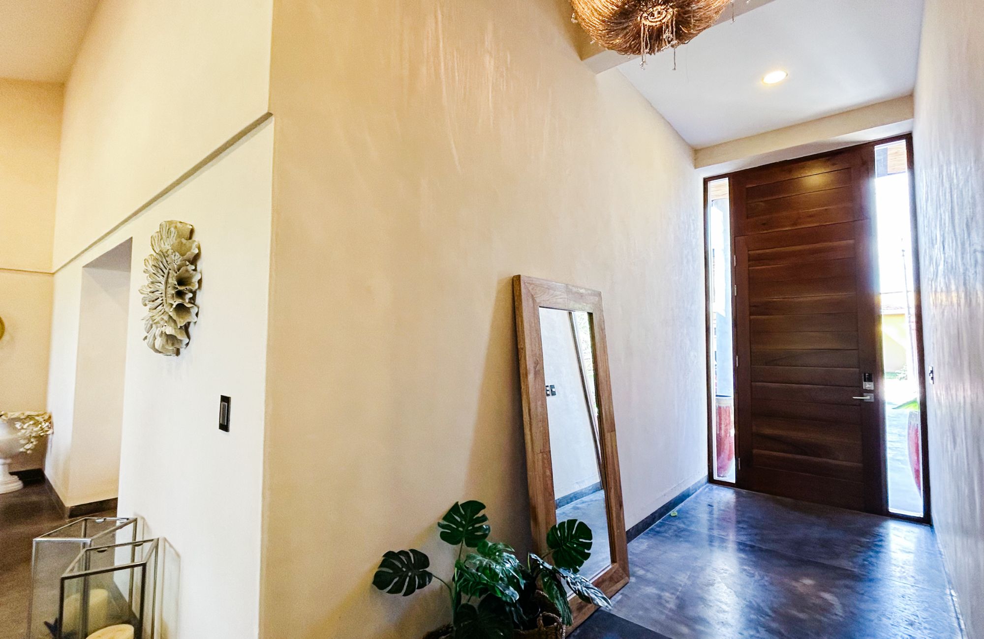 House with Private Pool and Lobby, for Sale, Yucatan Country Club, M&eacute;rida