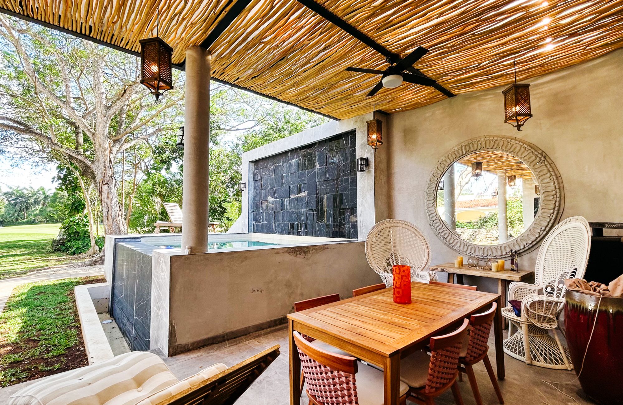 House with Private Pool and Lobby, for Sale, Yucatan Country Club, M&eacute;rida