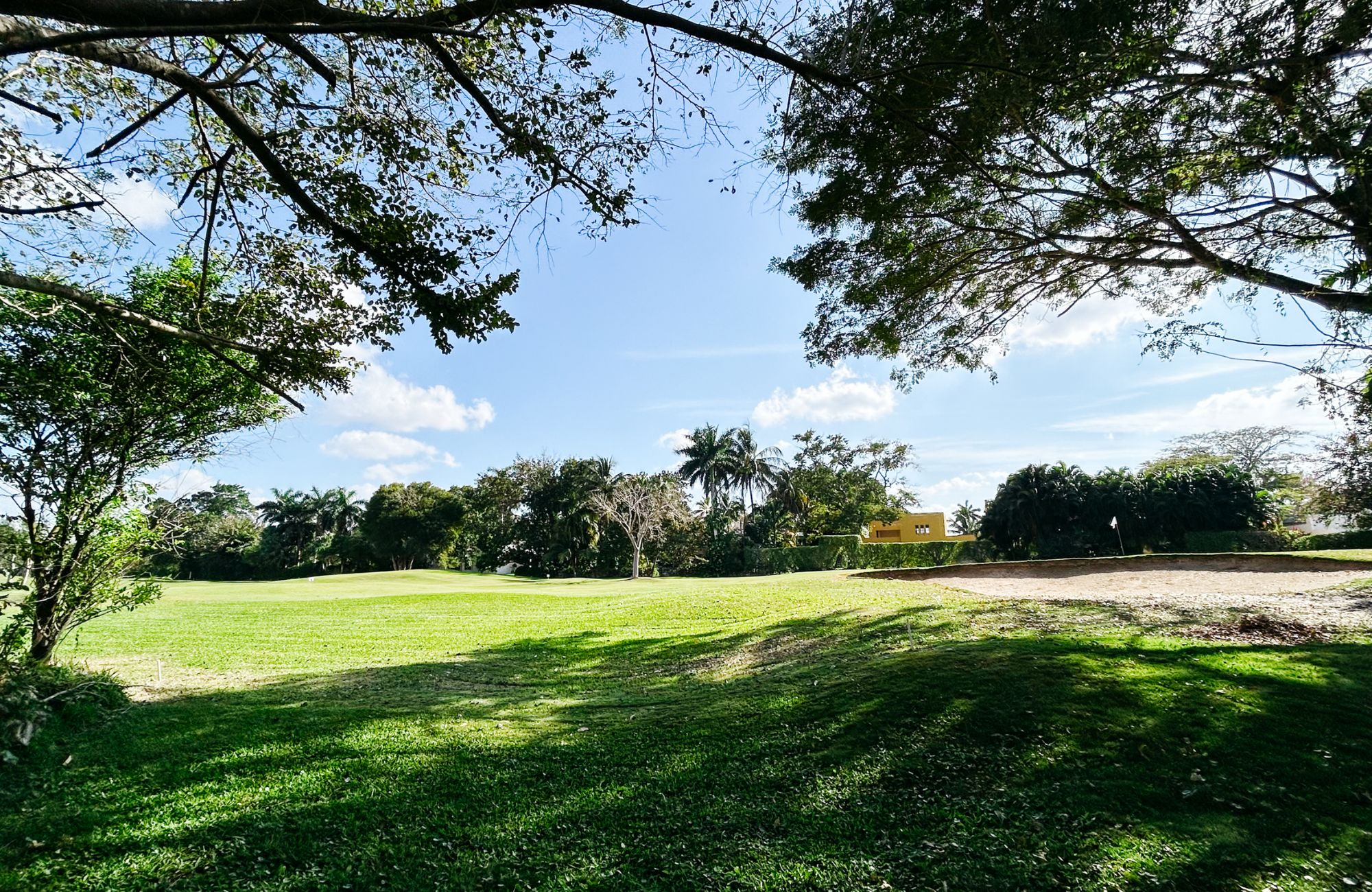 House with Private Pool and Lobby, for Sale, Yucatan Country Club, M&eacute;rida