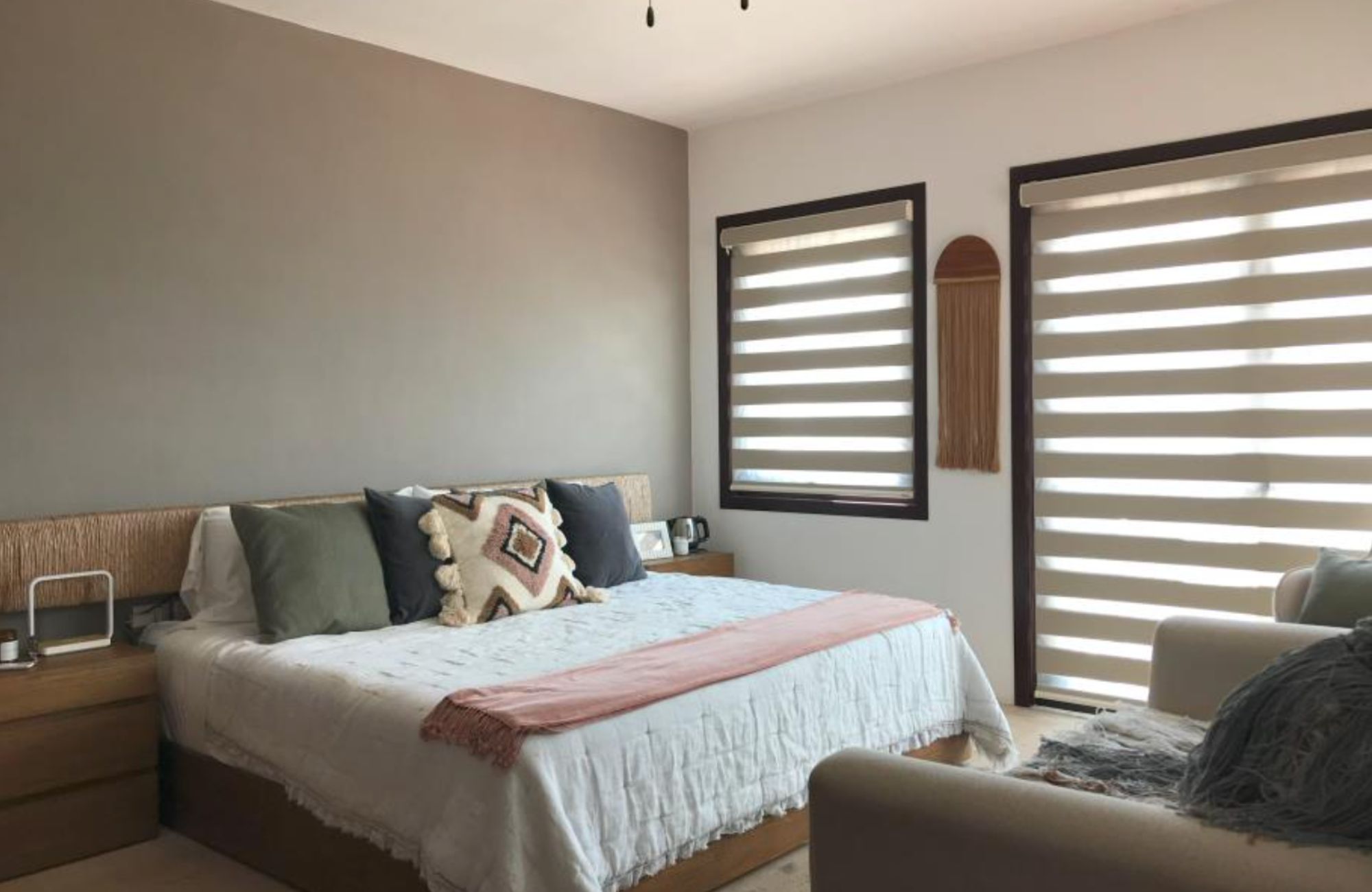 Residencia frente al lago, alberca privada, doble altura, en residencial con casa club y amenidades de lujo, Lagos del Sol, venta en Cancun.