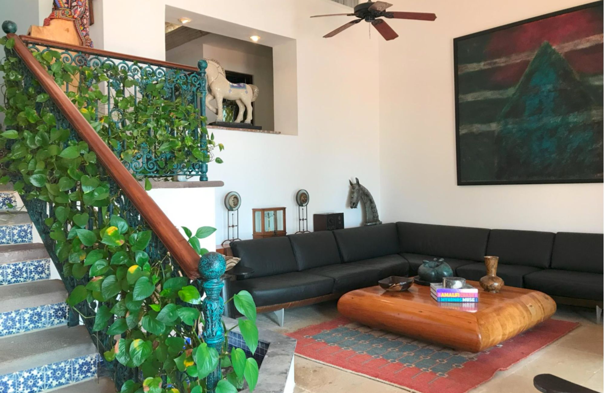 Residencia frente al lago, alberca privada, doble altura, en residencial con casa club y amenidades de lujo, Lagos del Sol, venta en Cancun.