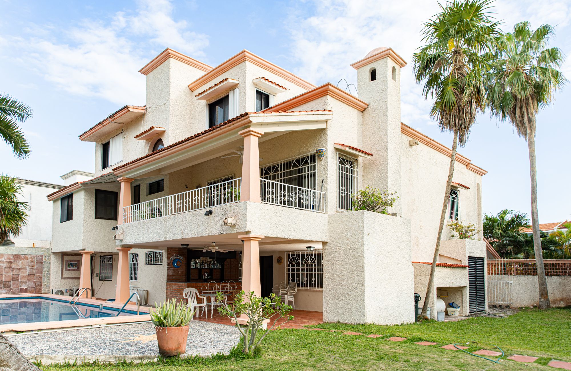 House with Private Pool, 3 terraces, for Sale, Huayac&aacute;n, Canc&uacute;n