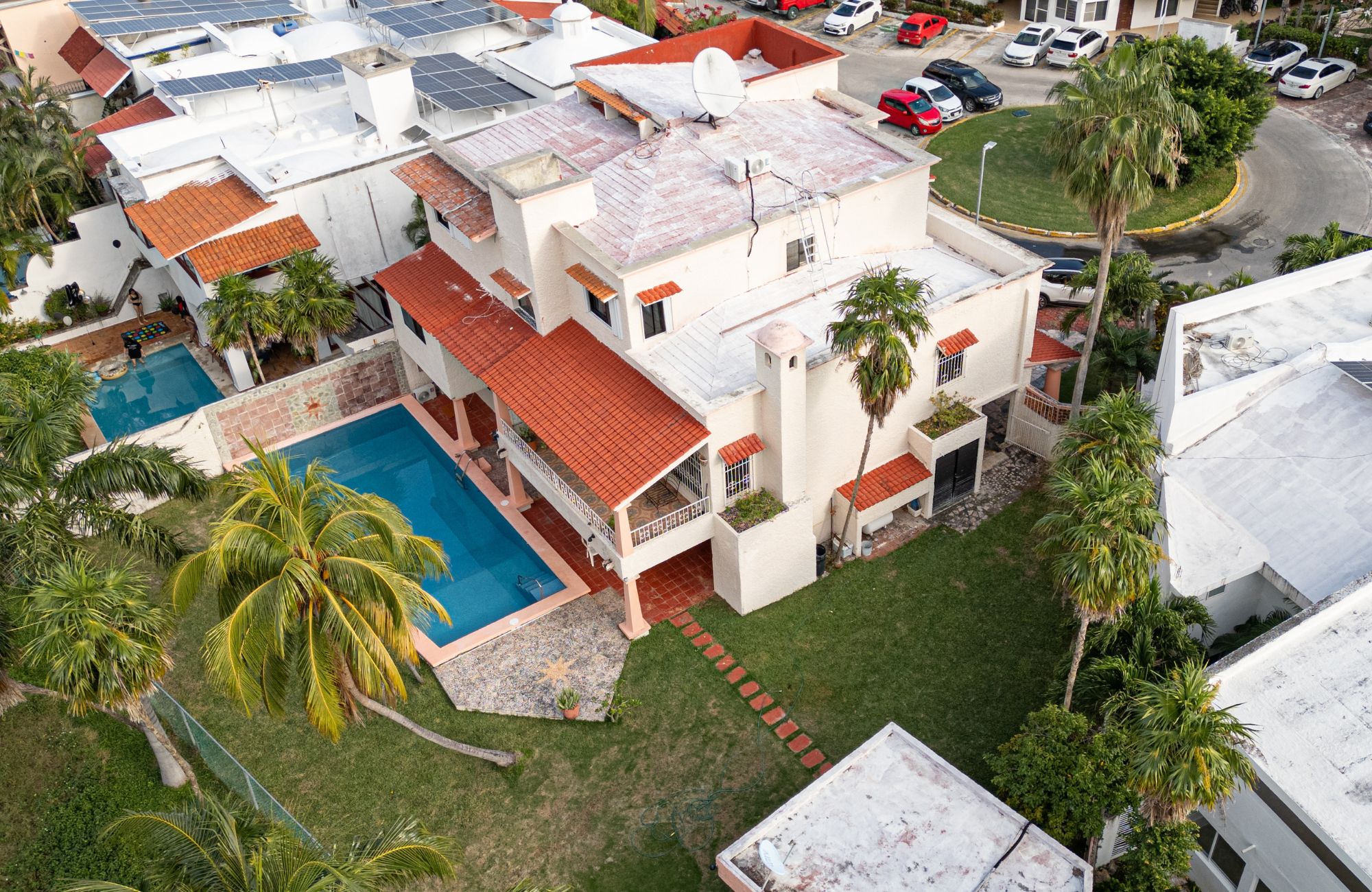 House with Private Pool, 3 terraces, for Sale, Huayac&aacute;n, Canc&uacute;n