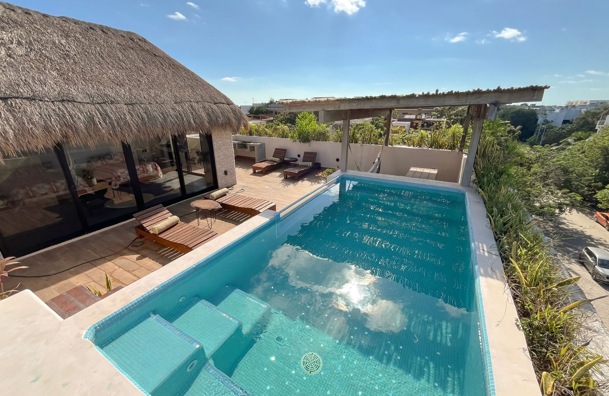 Penthouse in green building with solar panels, luxury common areas, concierge, gym, jacuzzi, 10 minutes from the beach, in Tulum, la veleta,