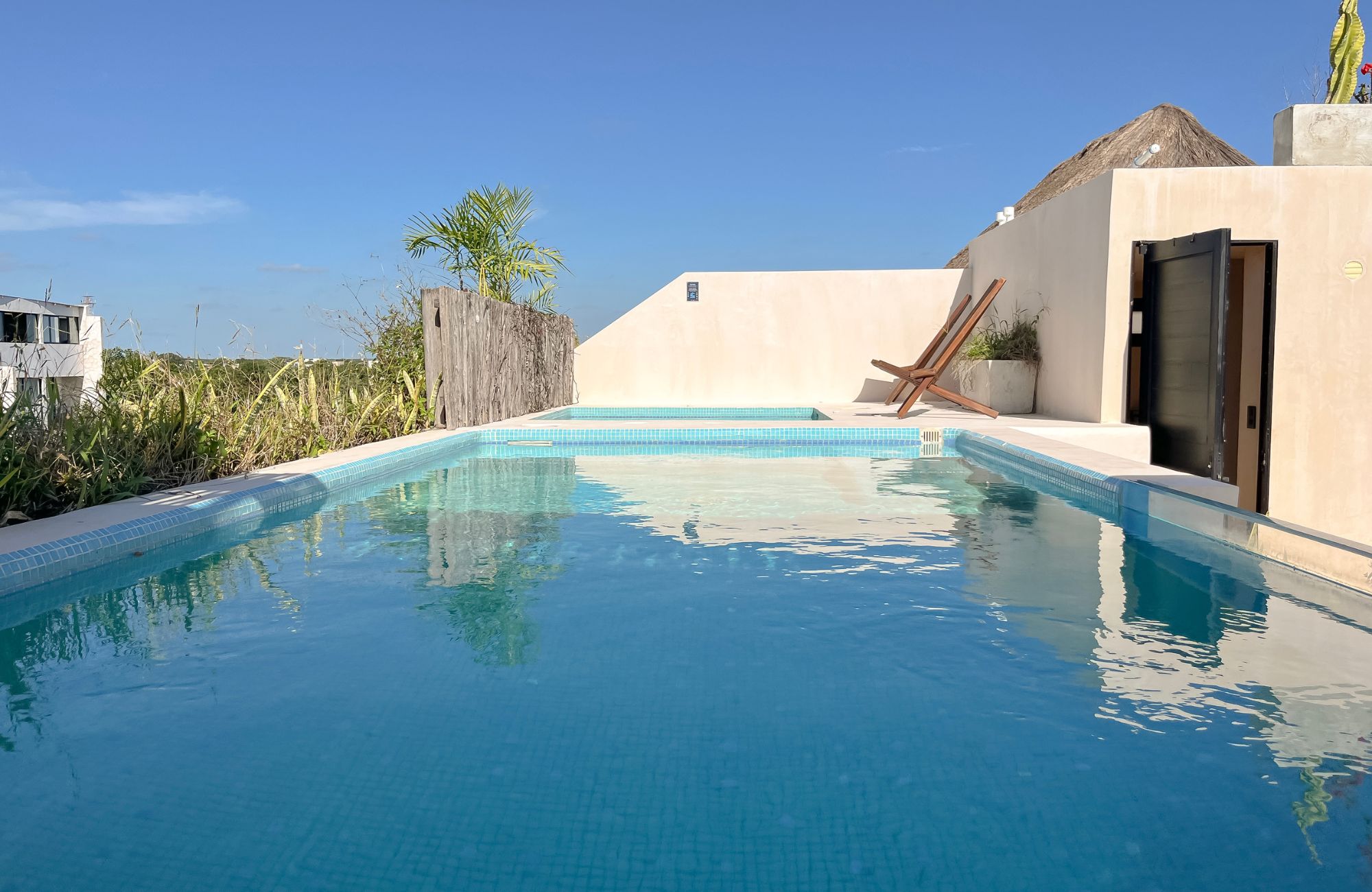 Penthouse in green building with solar panels, luxury common areas, concierge, gym, jacuzzi, 10 minutes from the beach, in Tulum, la veleta,