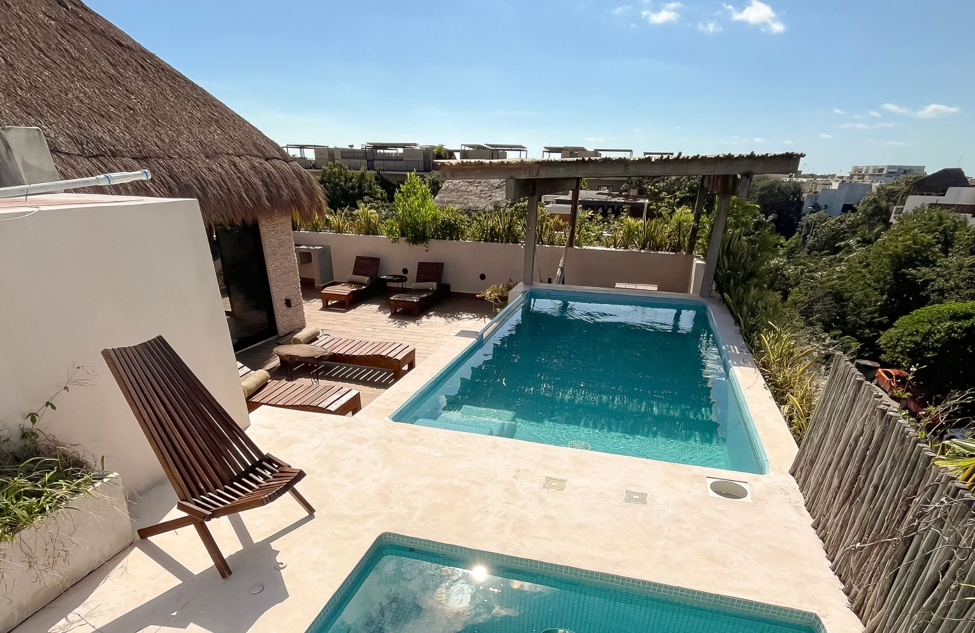 Penthouse in green building with solar panels, luxury common areas, concierge, gym, jacuzzi, 10 minutes from the beach, in Tulum, la veleta,
