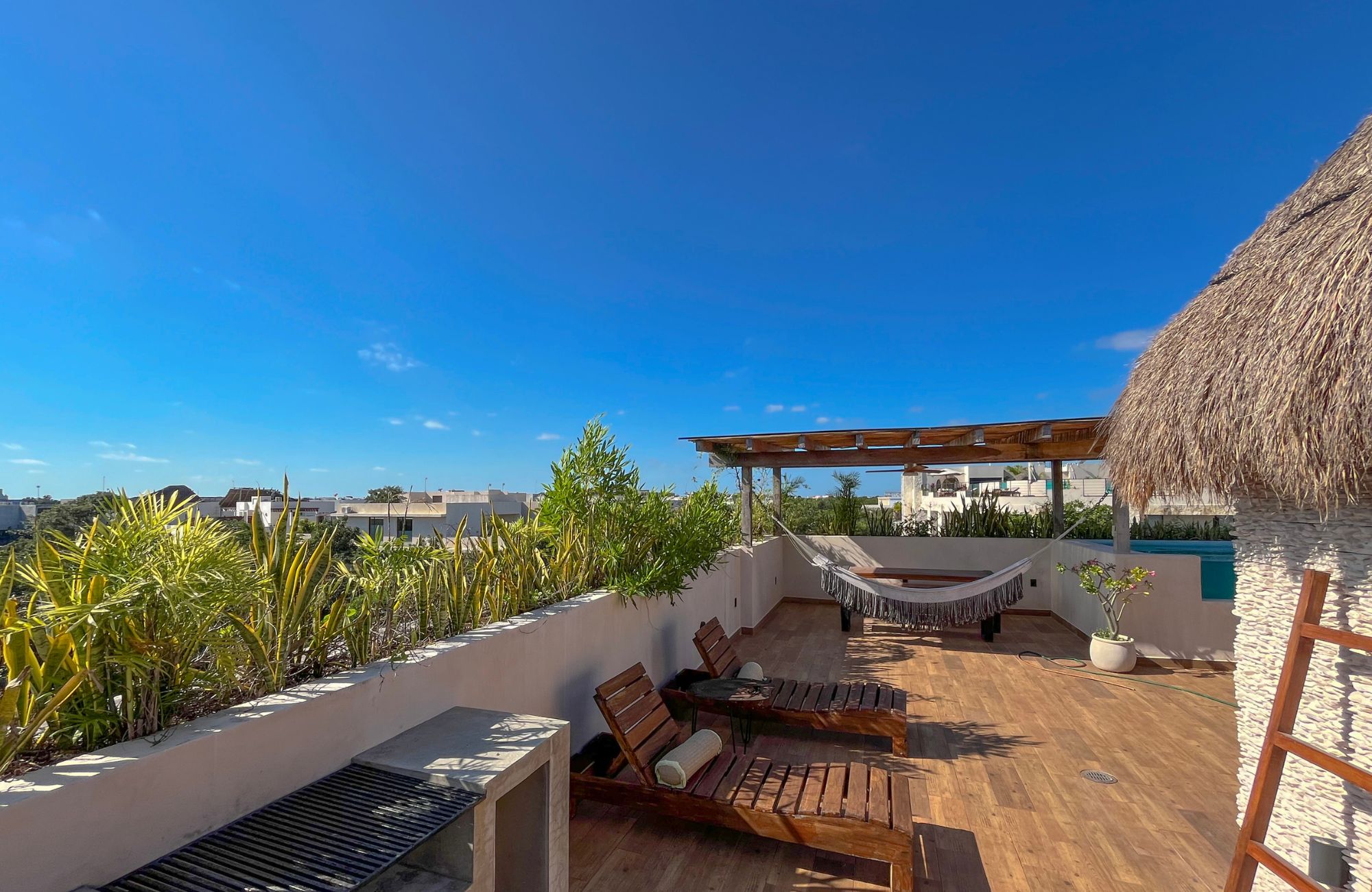 Penthouse in green building with solar panels, luxury common areas, concierge, gym, jacuzzi, 10 minutes from the beach, in Tulum, la veleta,