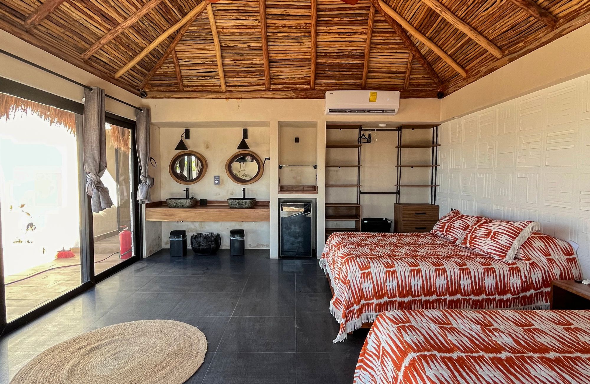 Penthouse in green building with solar panels, luxury common areas, concierge, gym, jacuzzi, 10 minutes from the beach, in Tulum, la veleta,