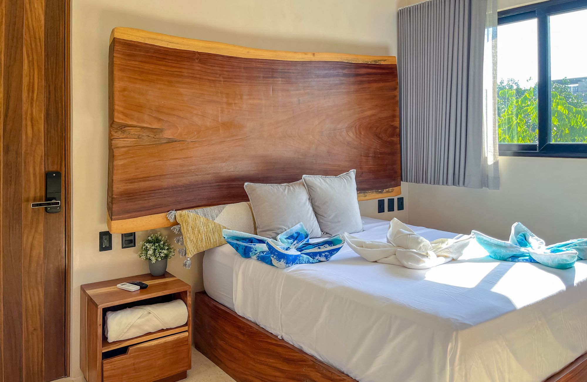 Penthouse in green building with solar panels, luxury common areas, concierge, gym, jacuzzi, 10 minutes from the beach, in Tulum, la veleta,