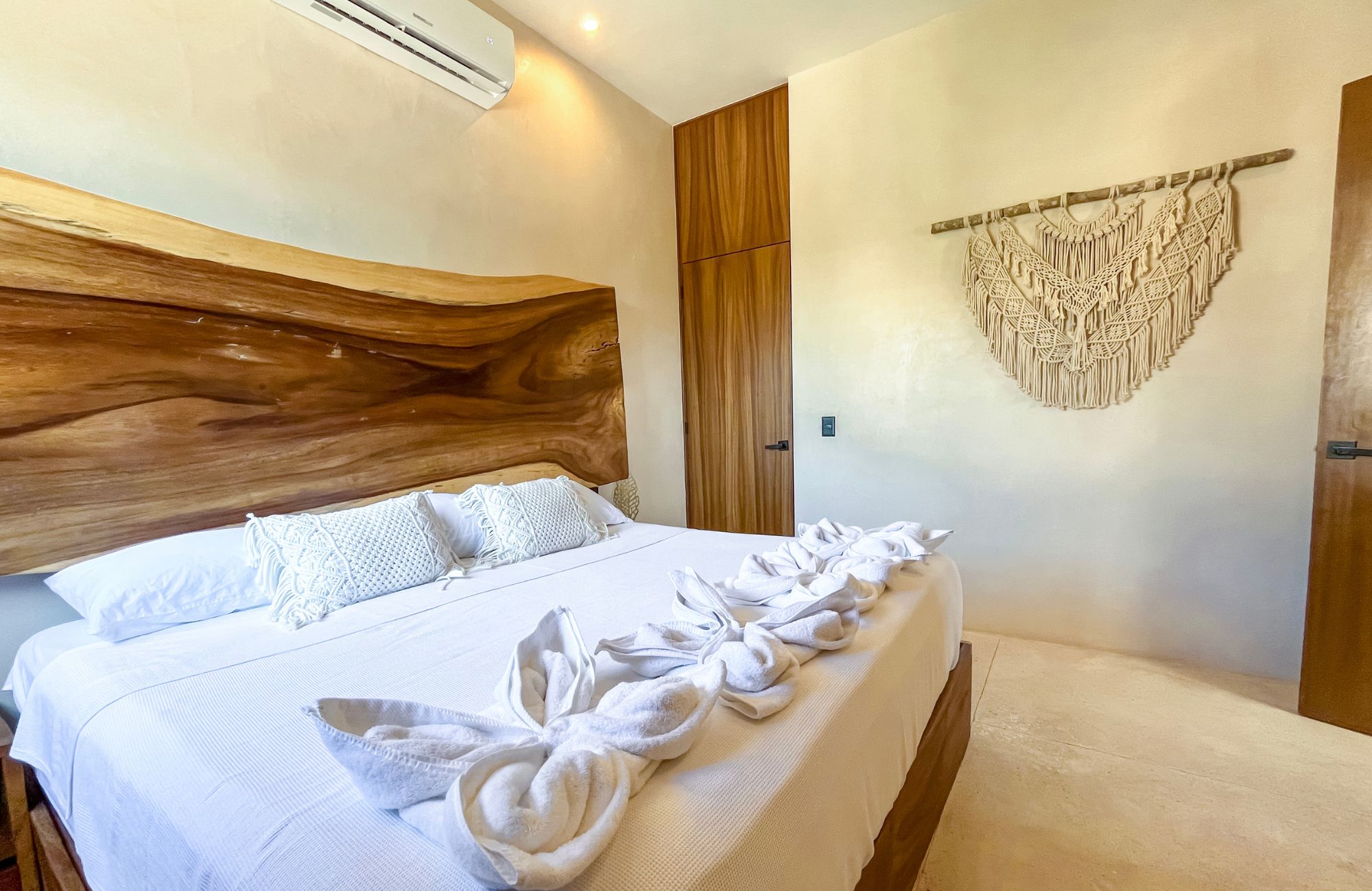 Penthouse in green building with solar panels, luxury common areas, concierge, gym, jacuzzi, 10 minutes from the beach, in Tulum, la veleta,