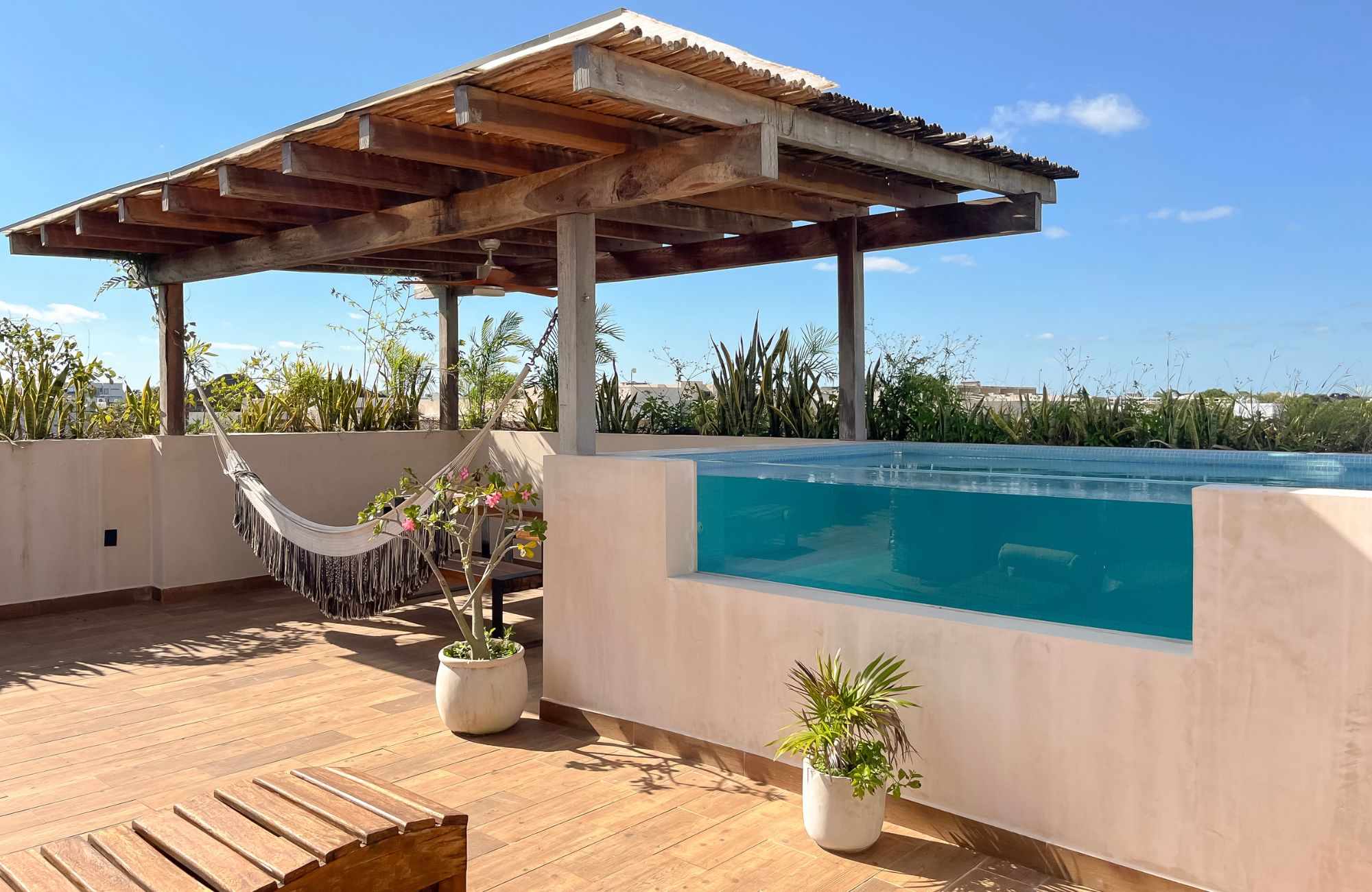 Penthouse in green building with solar panels, luxury common areas, concierge, gym, jacuzzi, 10 minutes from the beach, in Tulum, la veleta,
