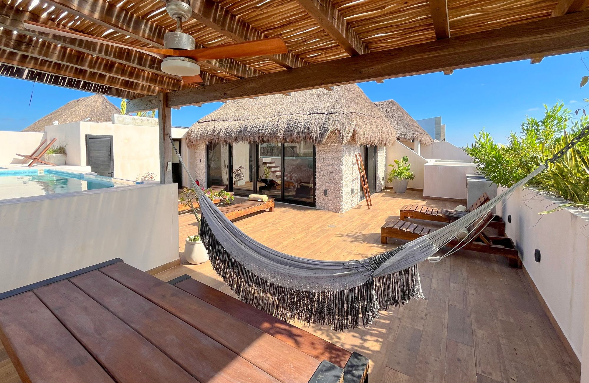 Penthouse in green building with solar panels, luxury common areas, concierge, gym, jacuzzi, 10 minutes from the beach, in Tulum, la veleta,