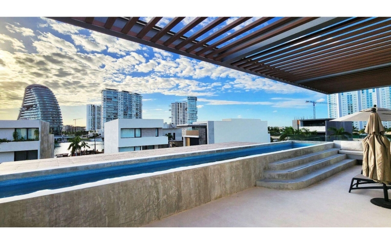 House with terrace and private pool, for sale, Puerto Canc&uacute;n, Canc&uacute;n