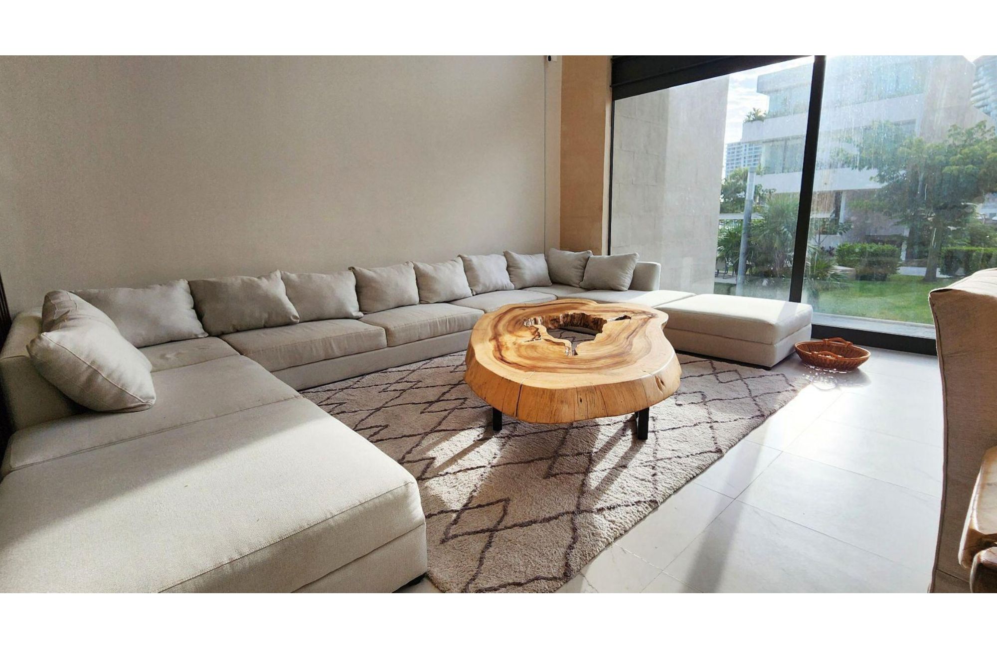 House with private pool on the lagoon shore, for sale, Zona Hotelera Canc&uacute;n.