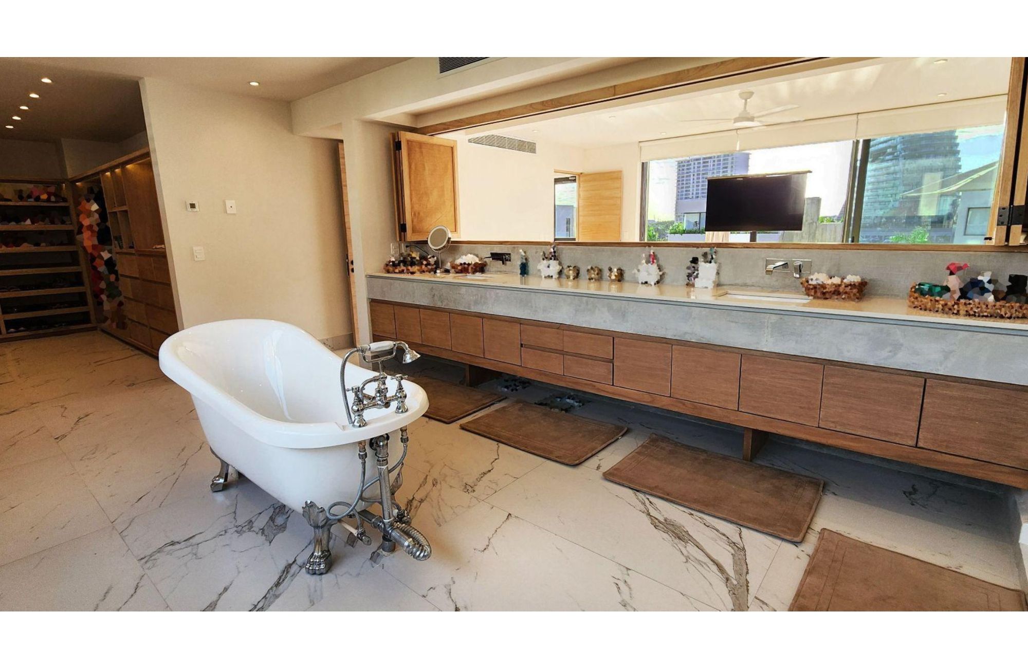 House with private pool on the lagoon shore, for sale, Zona Hotelera Canc&uacute;n.