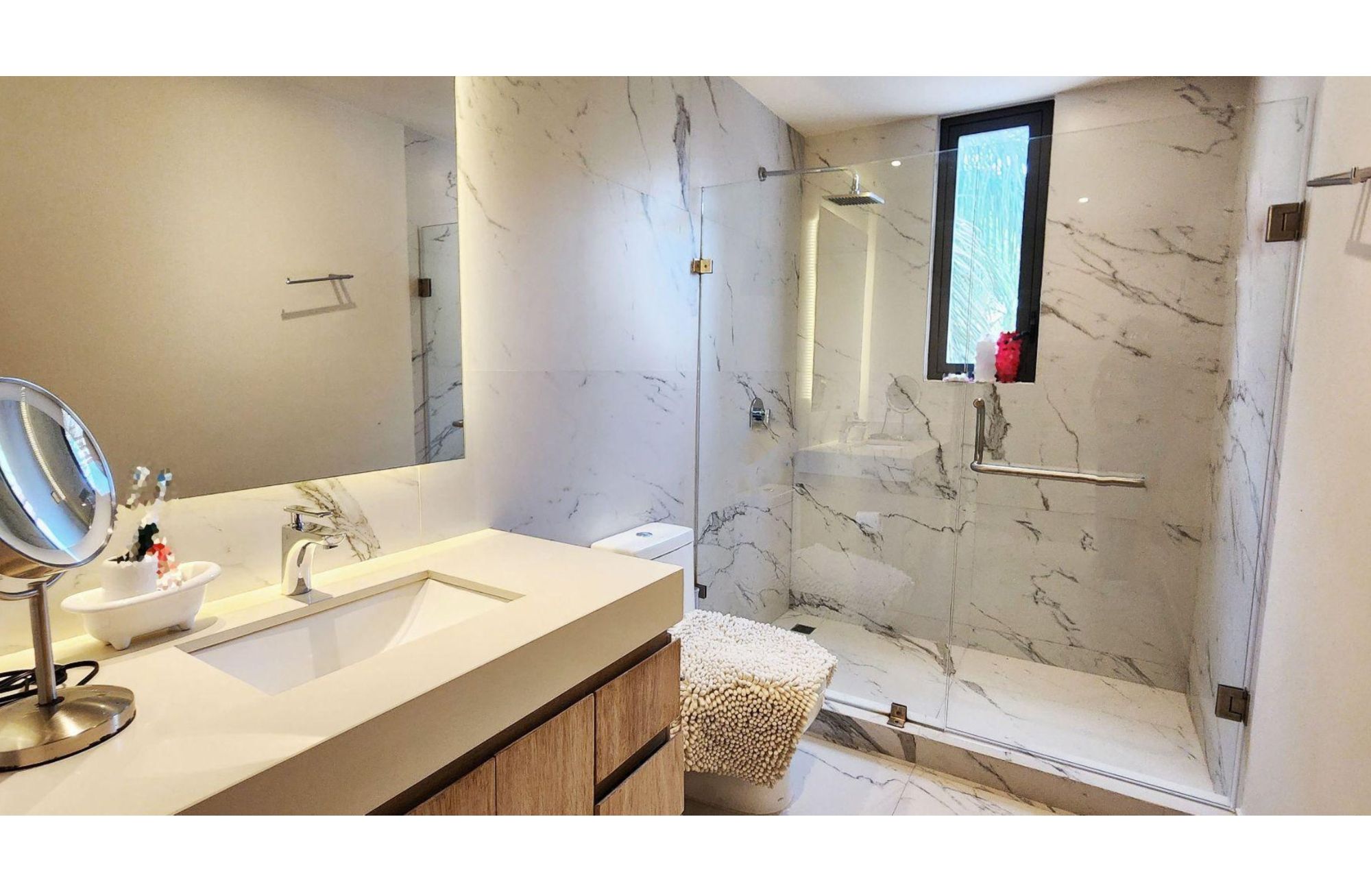 House with private pool on the lagoon shore, for sale, Zona Hotelera Canc&uacute;n.