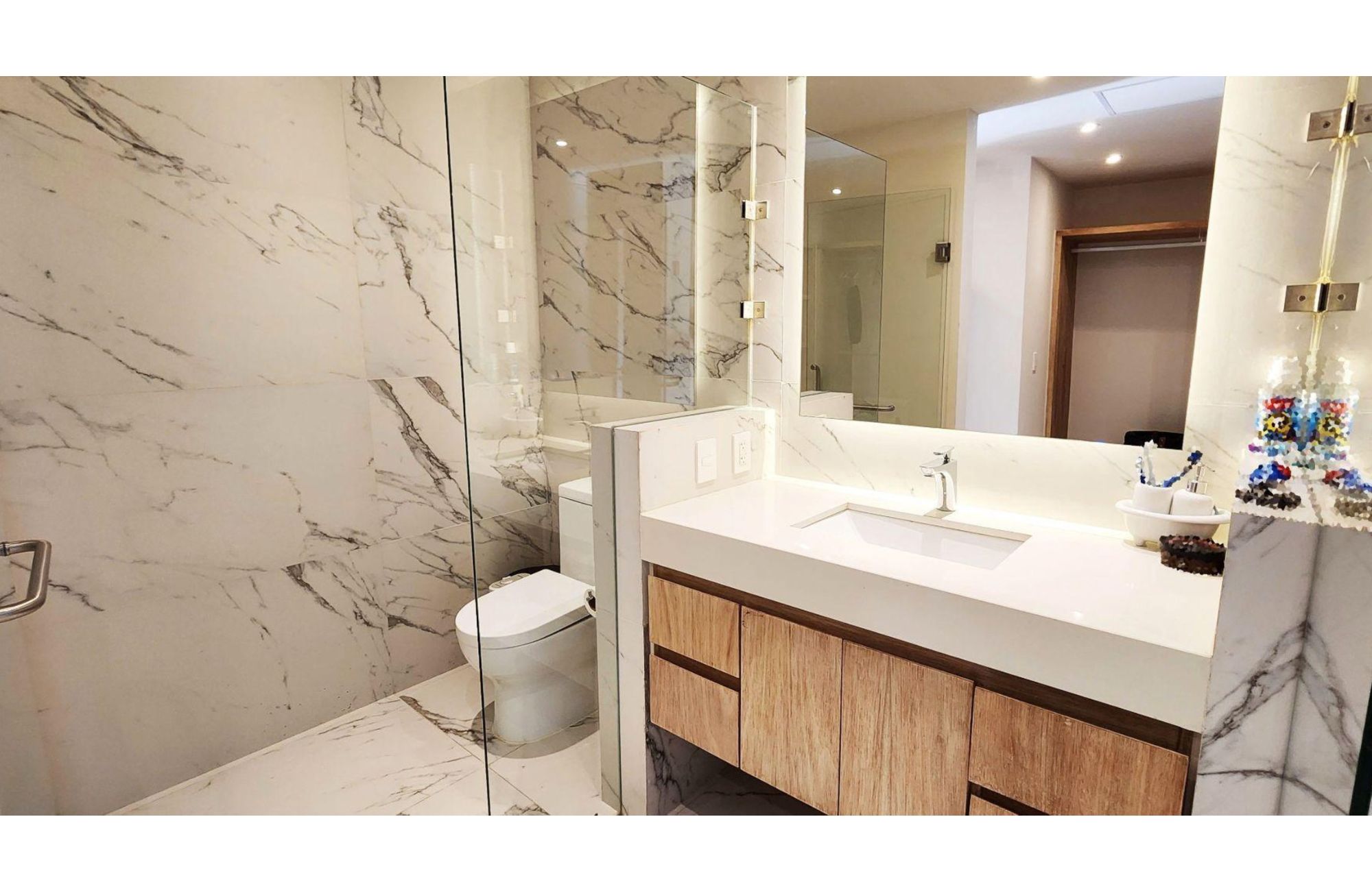 House with private pool on the lagoon shore, for sale, Zona Hotelera Canc&uacute;n.