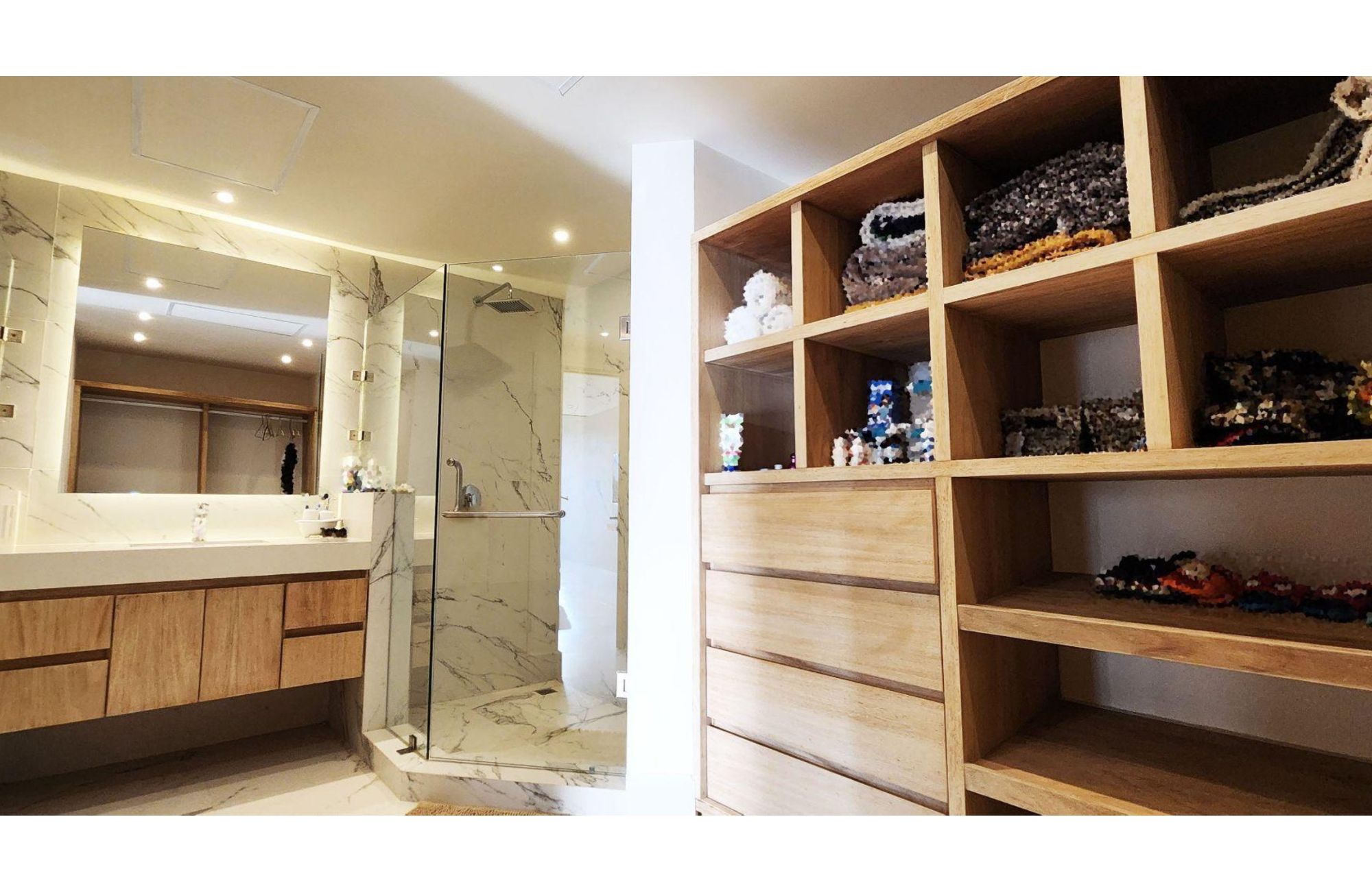 House with private pool on the lagoon shore, for sale, Zona Hotelera Canc&uacute;n.