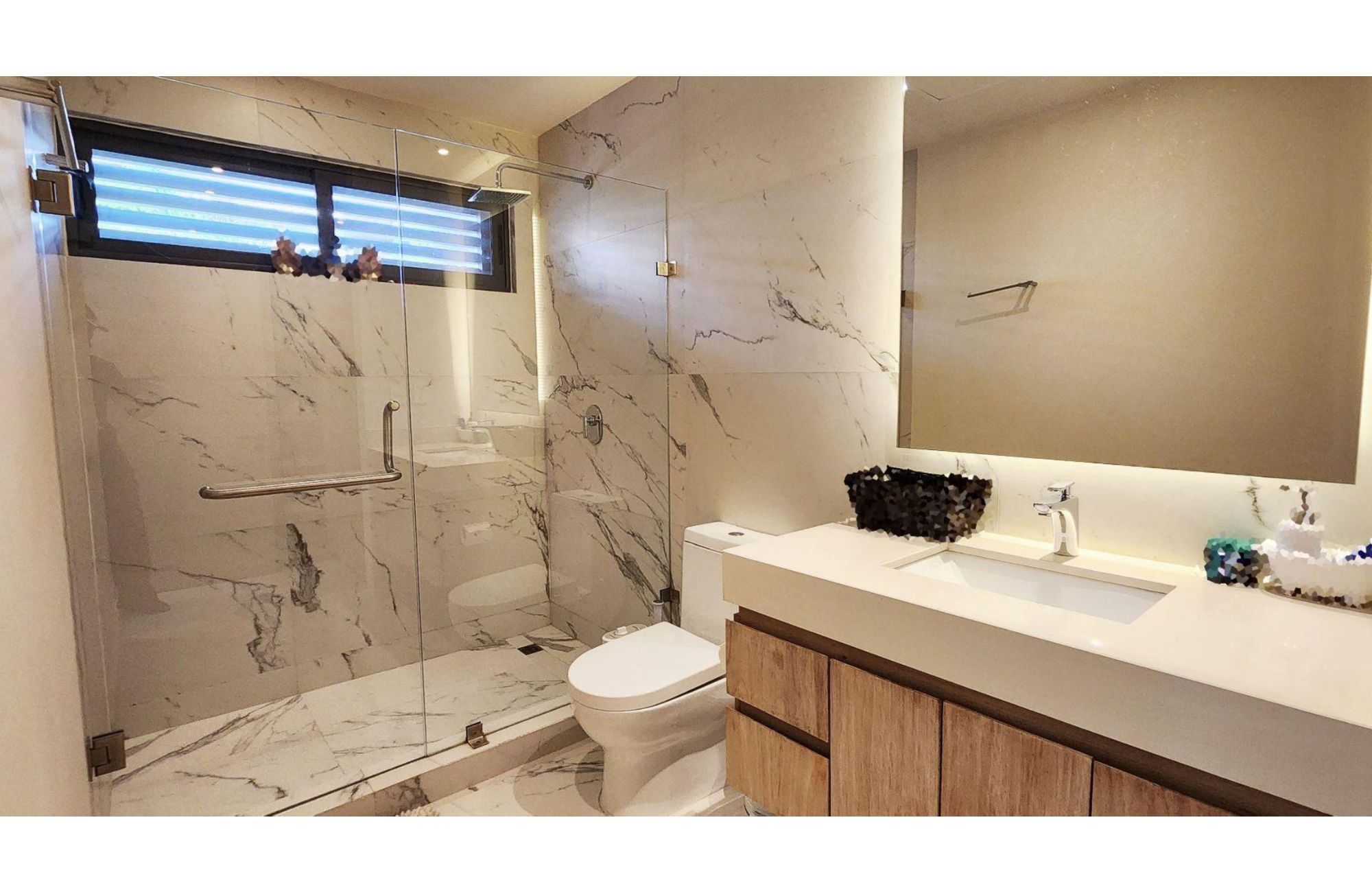 House with private pool on the lagoon shore, for sale, Zona Hotelera Canc&uacute;n.