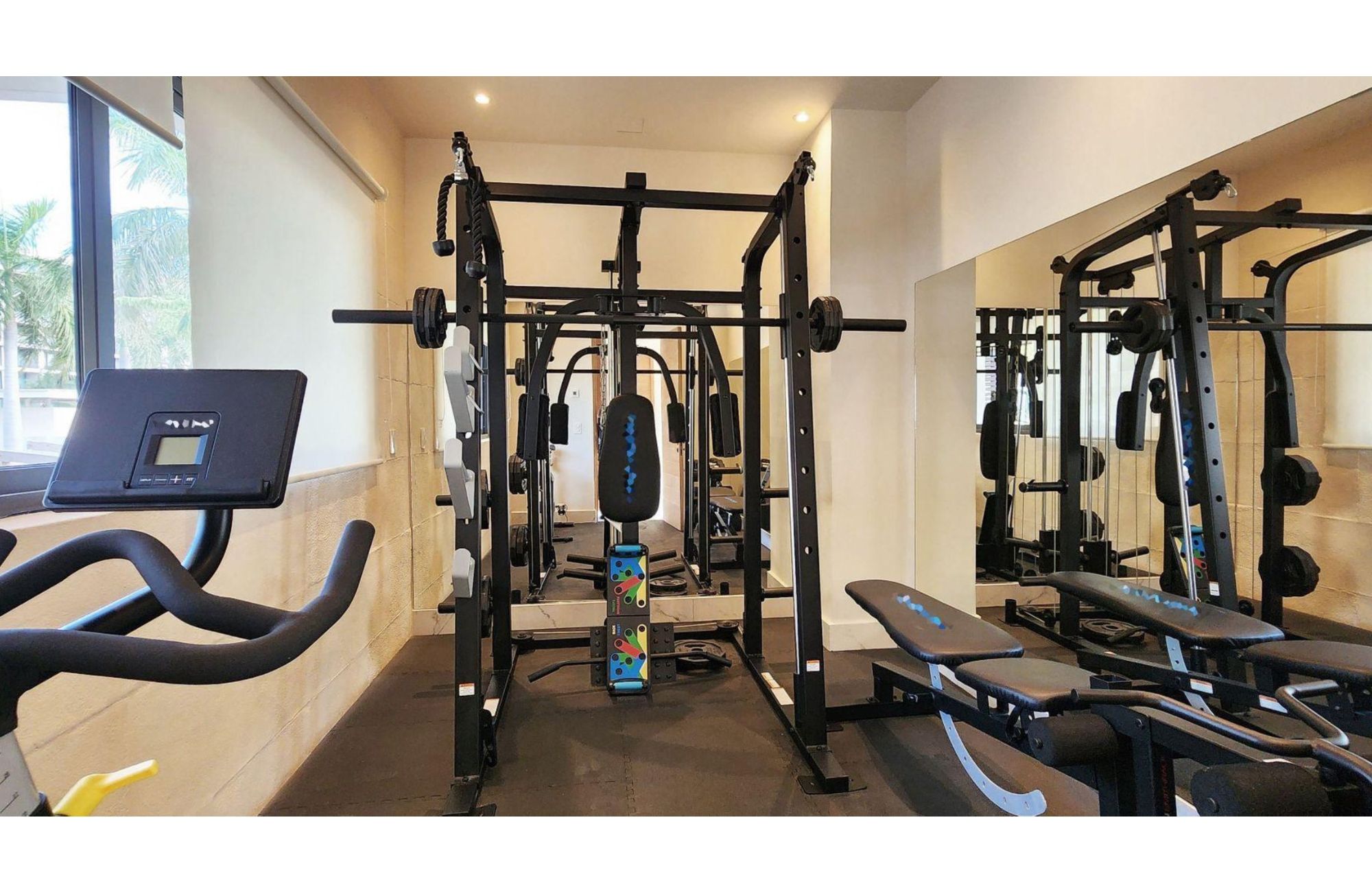 House with private pool on the lagoon shore, for sale, Zona Hotelera Canc&uacute;n.