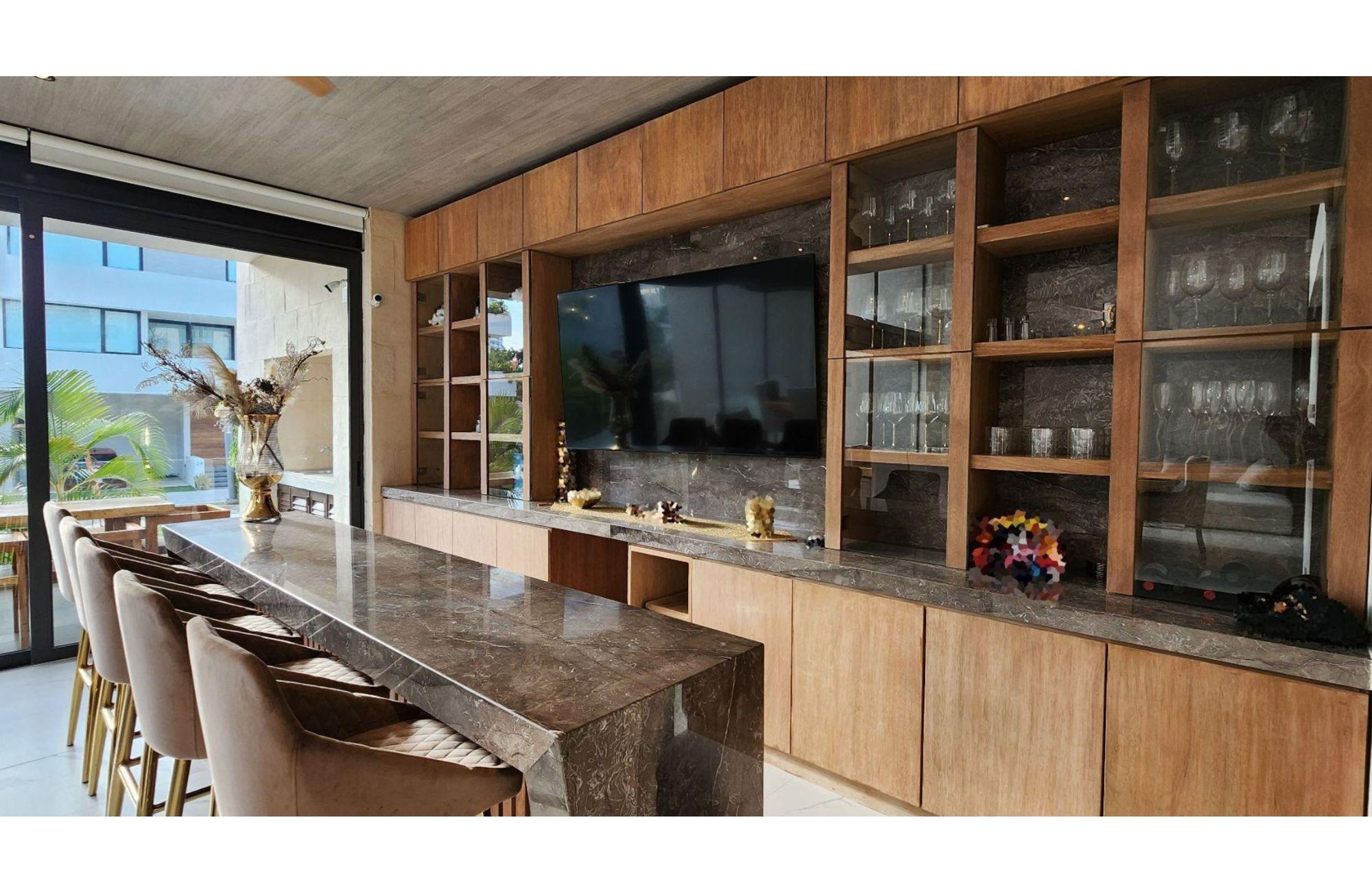 House with private pool on the lagoon shore, for sale, Zona Hotelera Canc&uacute;n.